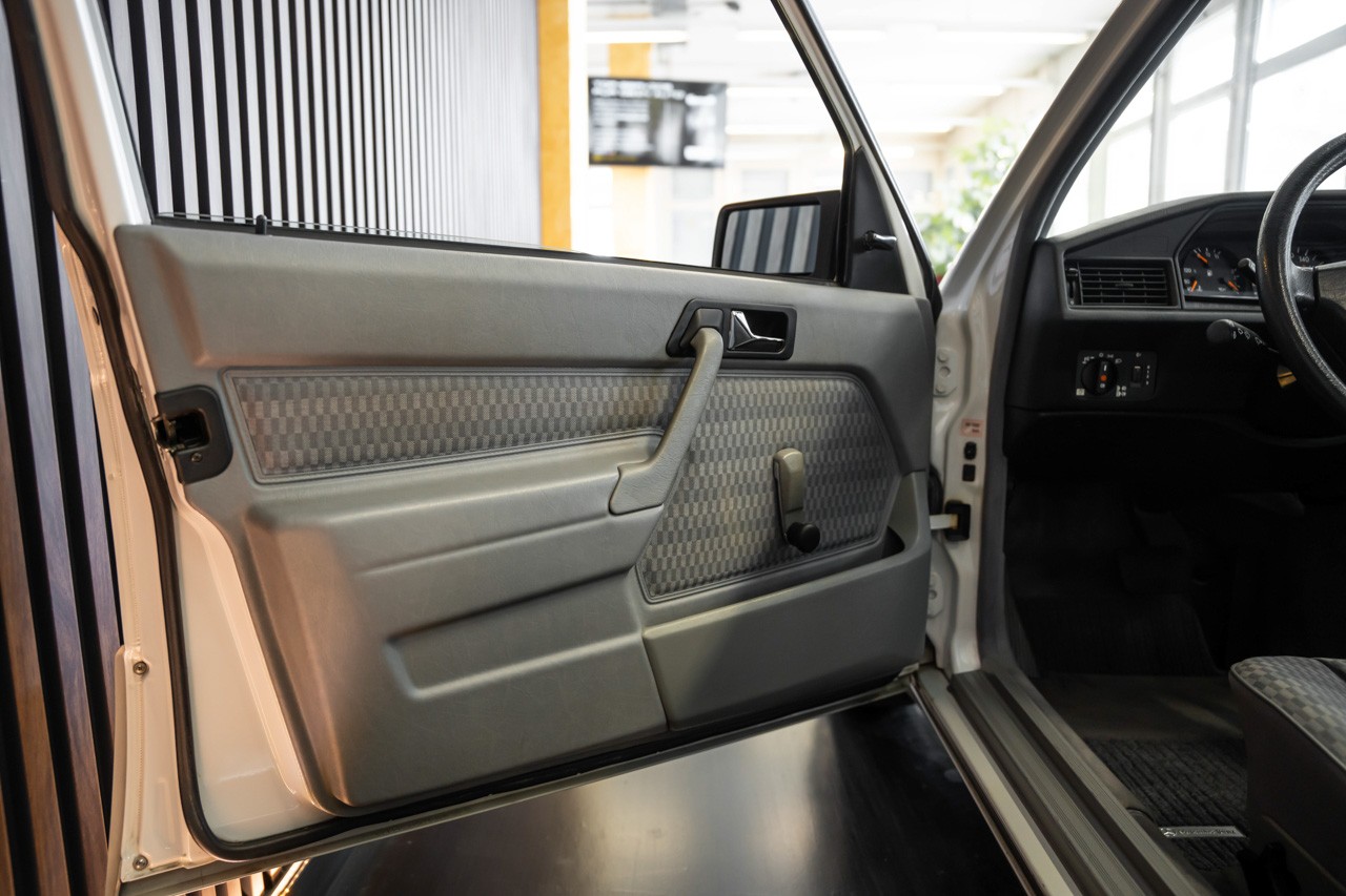 MERCEDES-BENZ 190 E 2.0-image-20