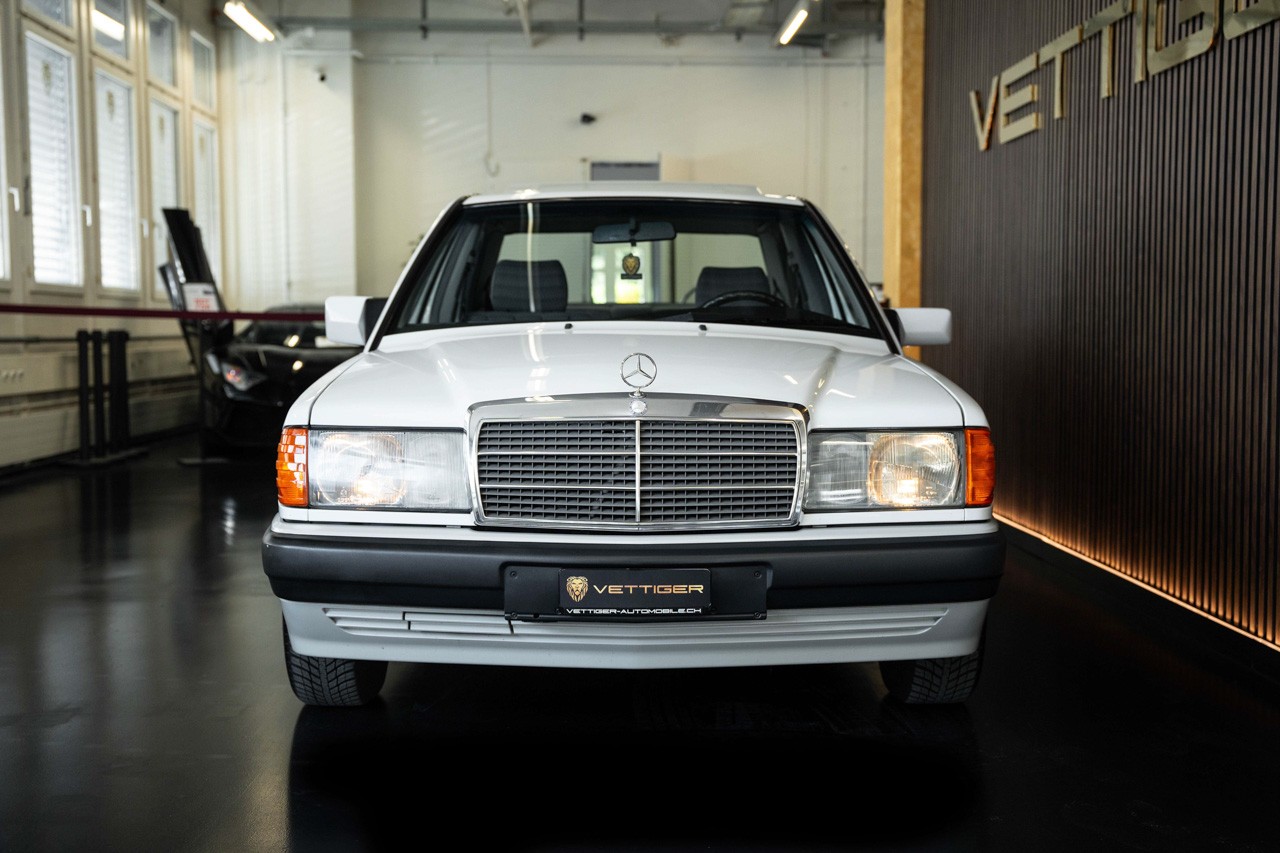MERCEDES-BENZ 190 E 2.0-showroom-element-1