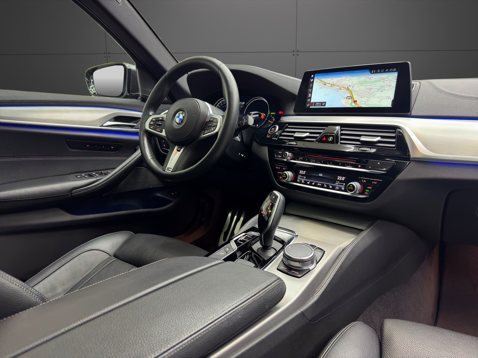 BMW 540d xDrive Touring Steptronic M Sport-image-12