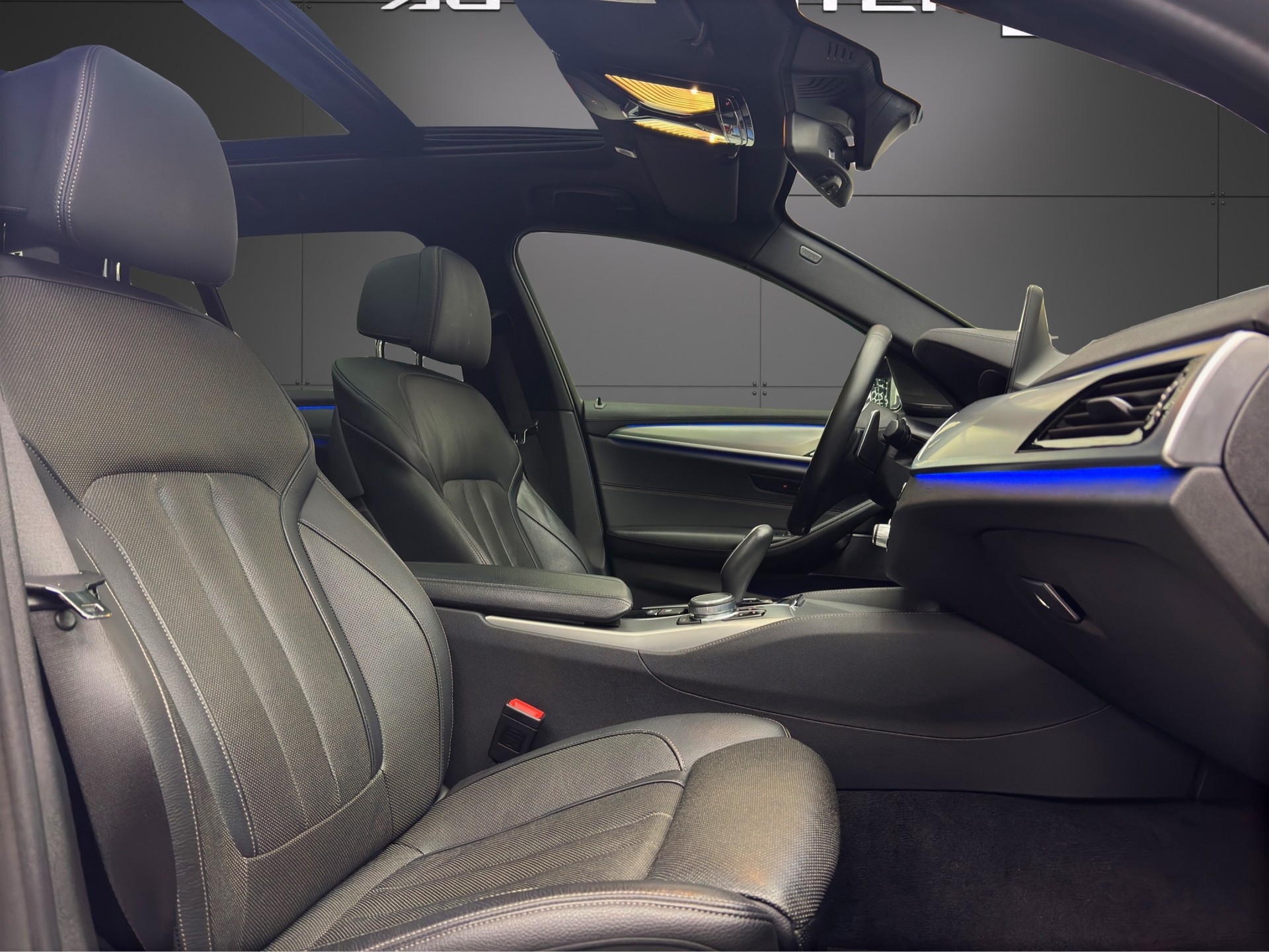 BMW 540d xDrive Touring Steptronic M Sport-image-13