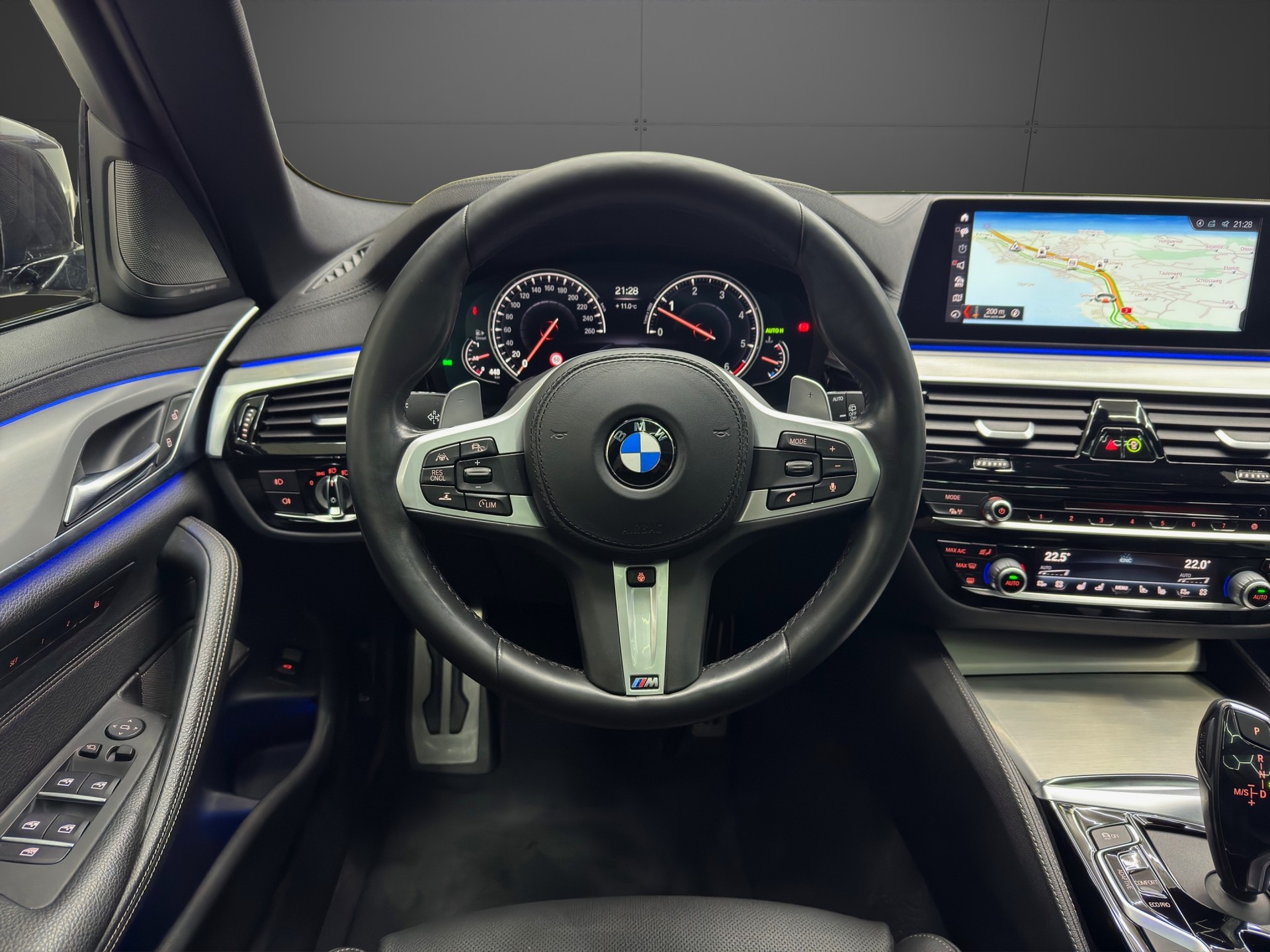 BMW 540d xDrive Touring Steptronic M Sport-image-10