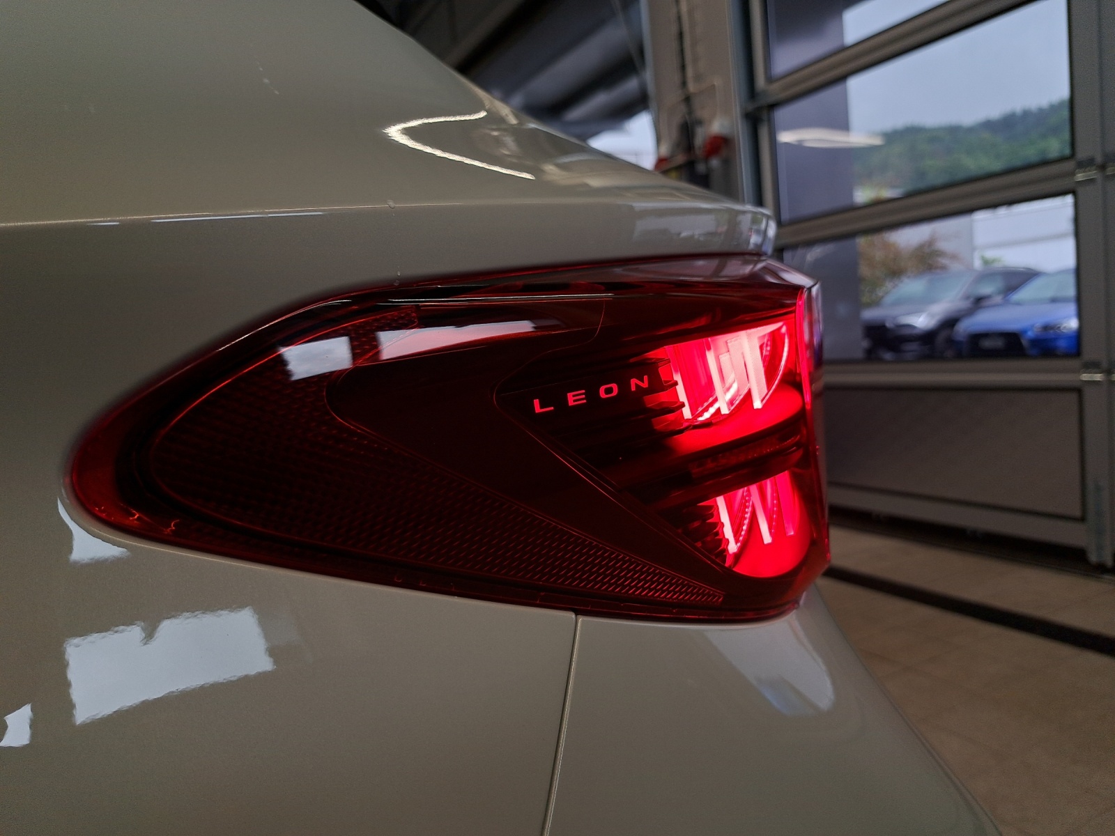CUPRA Leon 2.0 TSI 300 VZ DSG-image-19