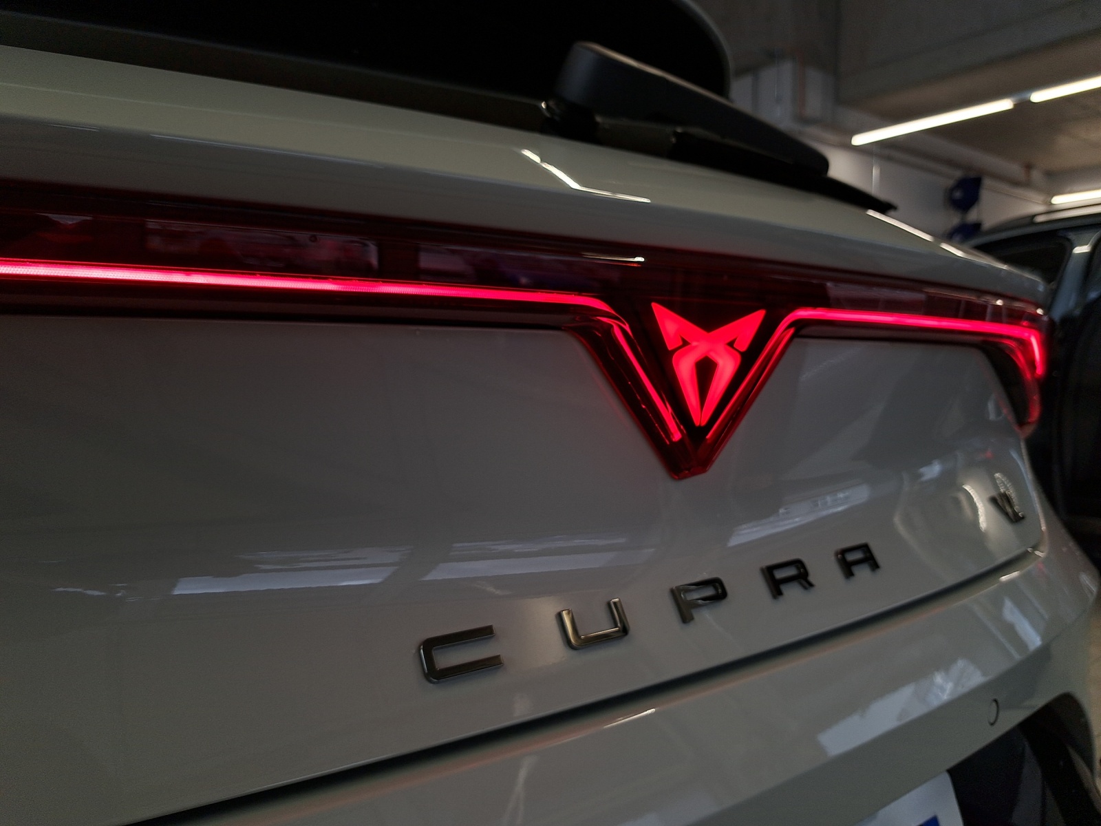 CUPRA Leon 2.0 TSI 300 VZ DSG-image-18