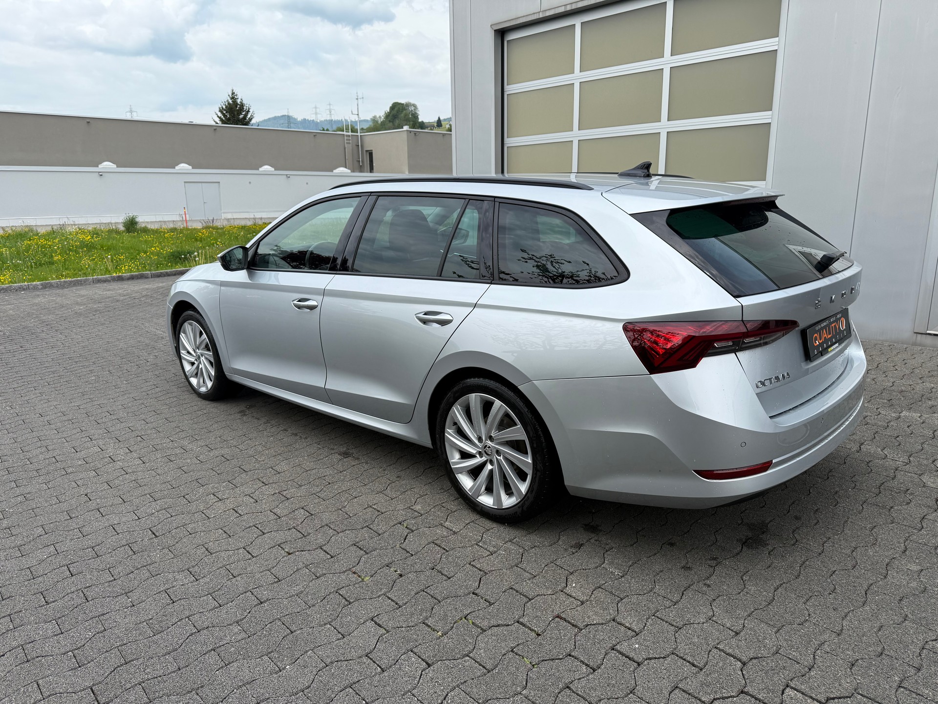 SKODA Octavia Combi 2.0 TDI DSG Style 4x4-image-9