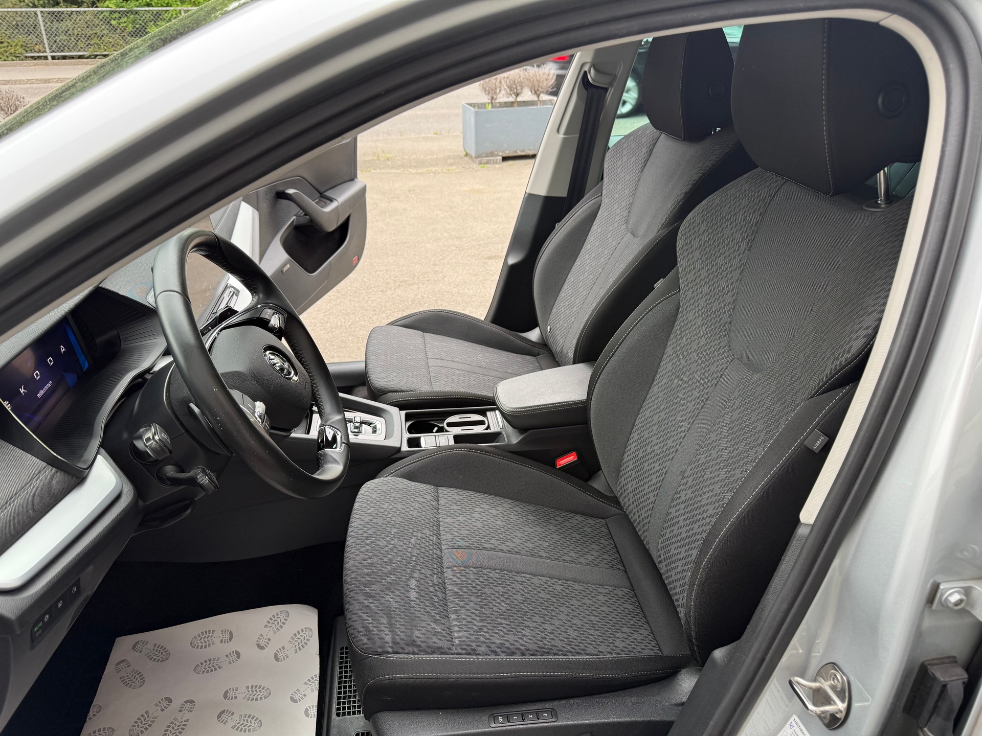SKODA Octavia Combi 2.0 TDI DSG Style 4x4-image-18