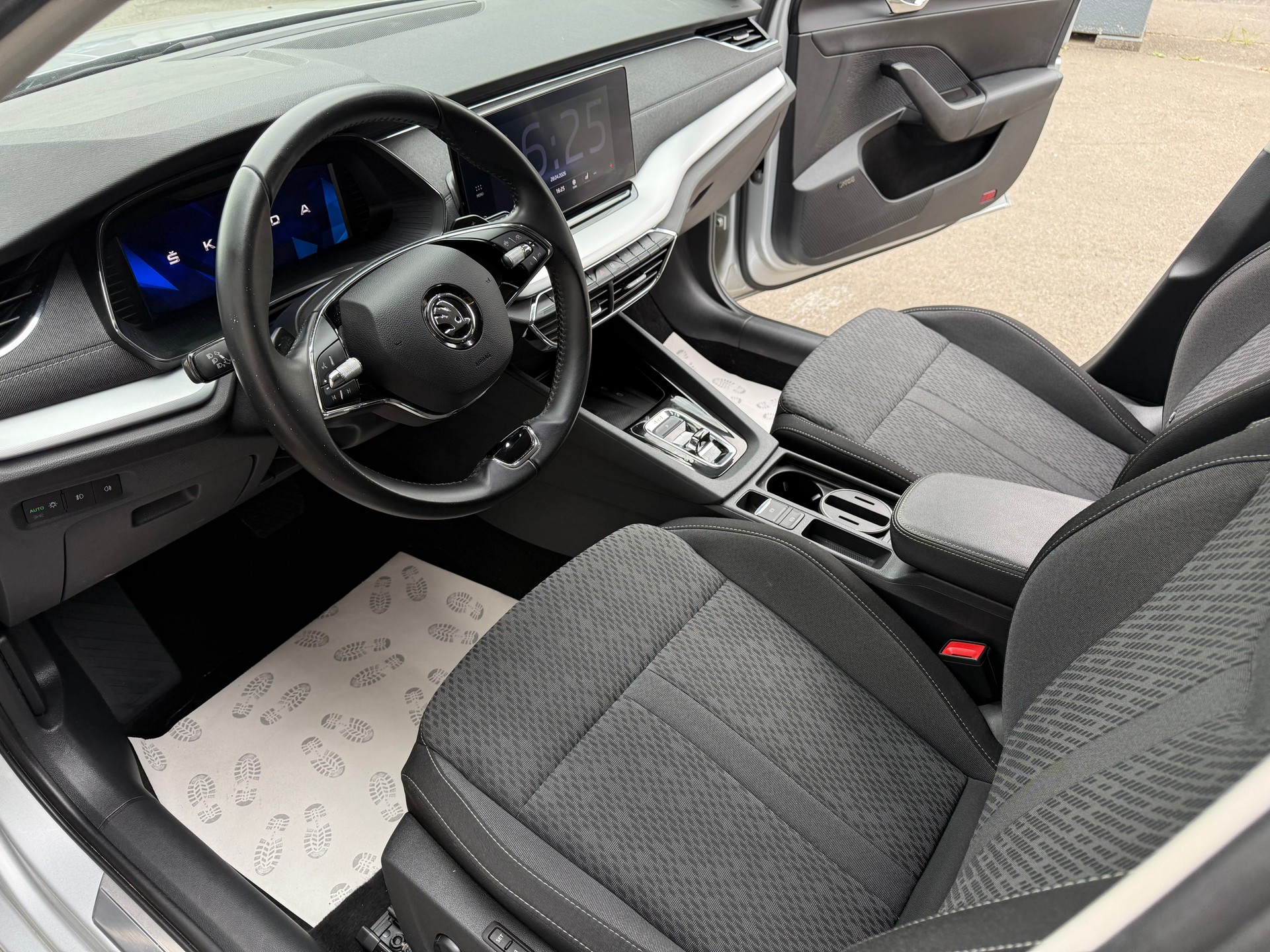 SKODA Octavia Combi 2.0 TDI DSG Style 4x4-image-20
