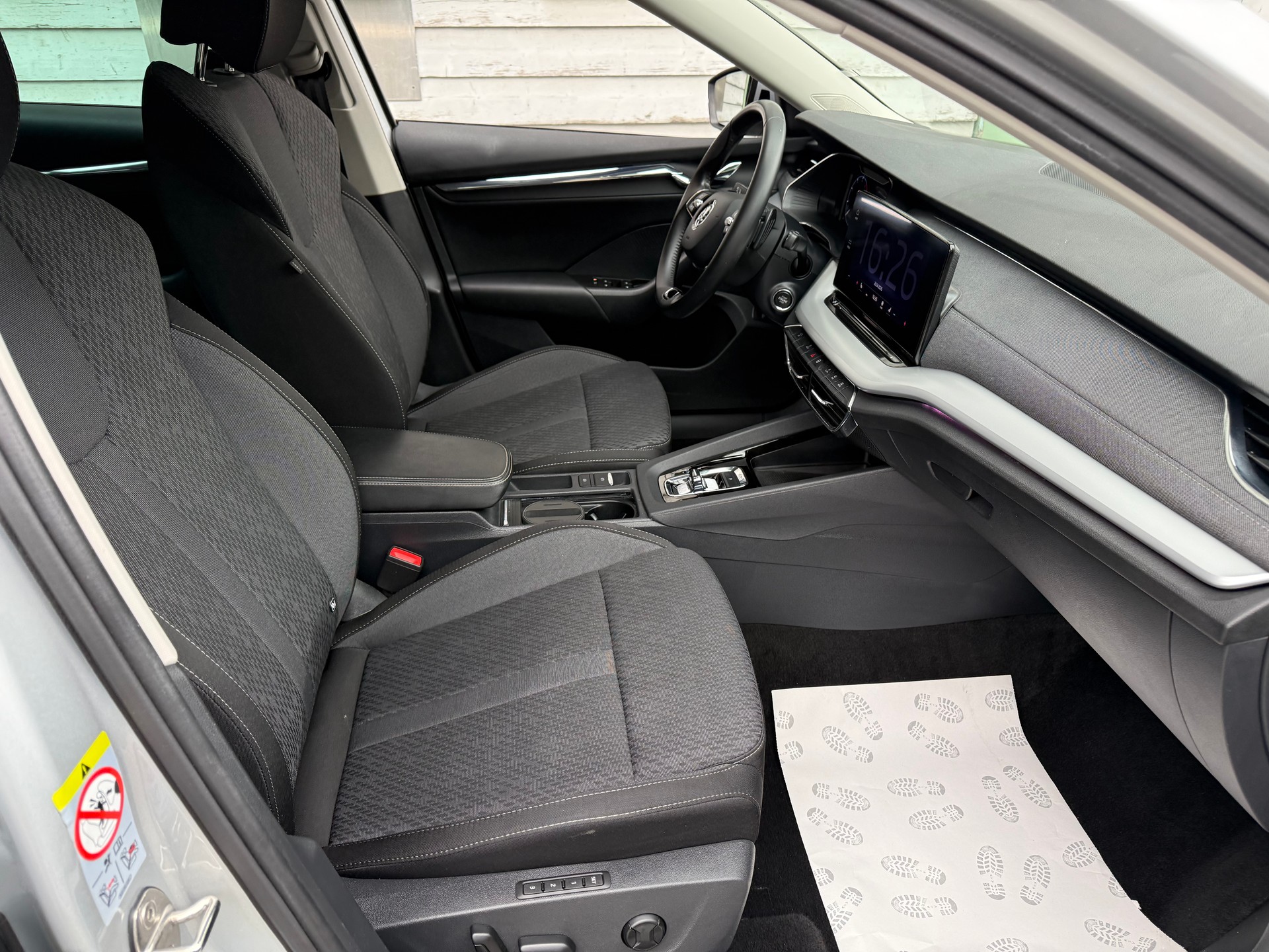 SKODA Octavia Combi 2.0 TDI DSG Style 4x4-image-25