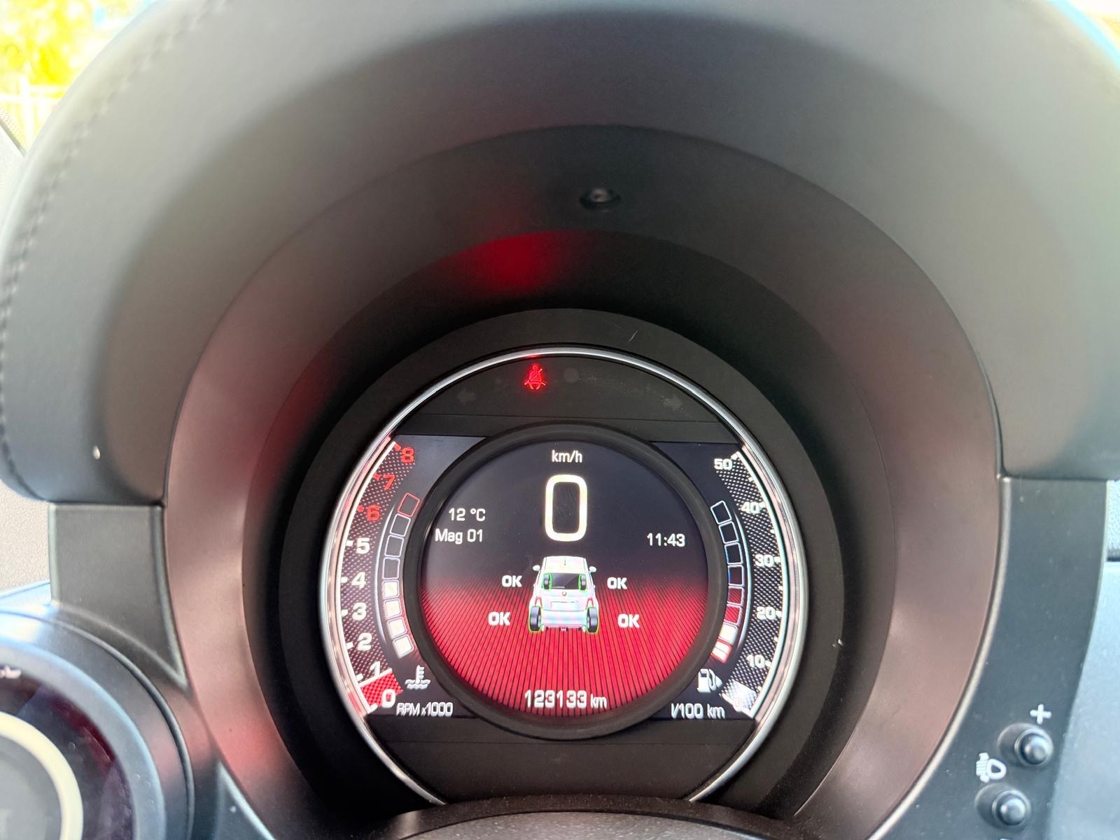 FIAT 595 1.4 16V Turbo Abarth Turismo-image-3