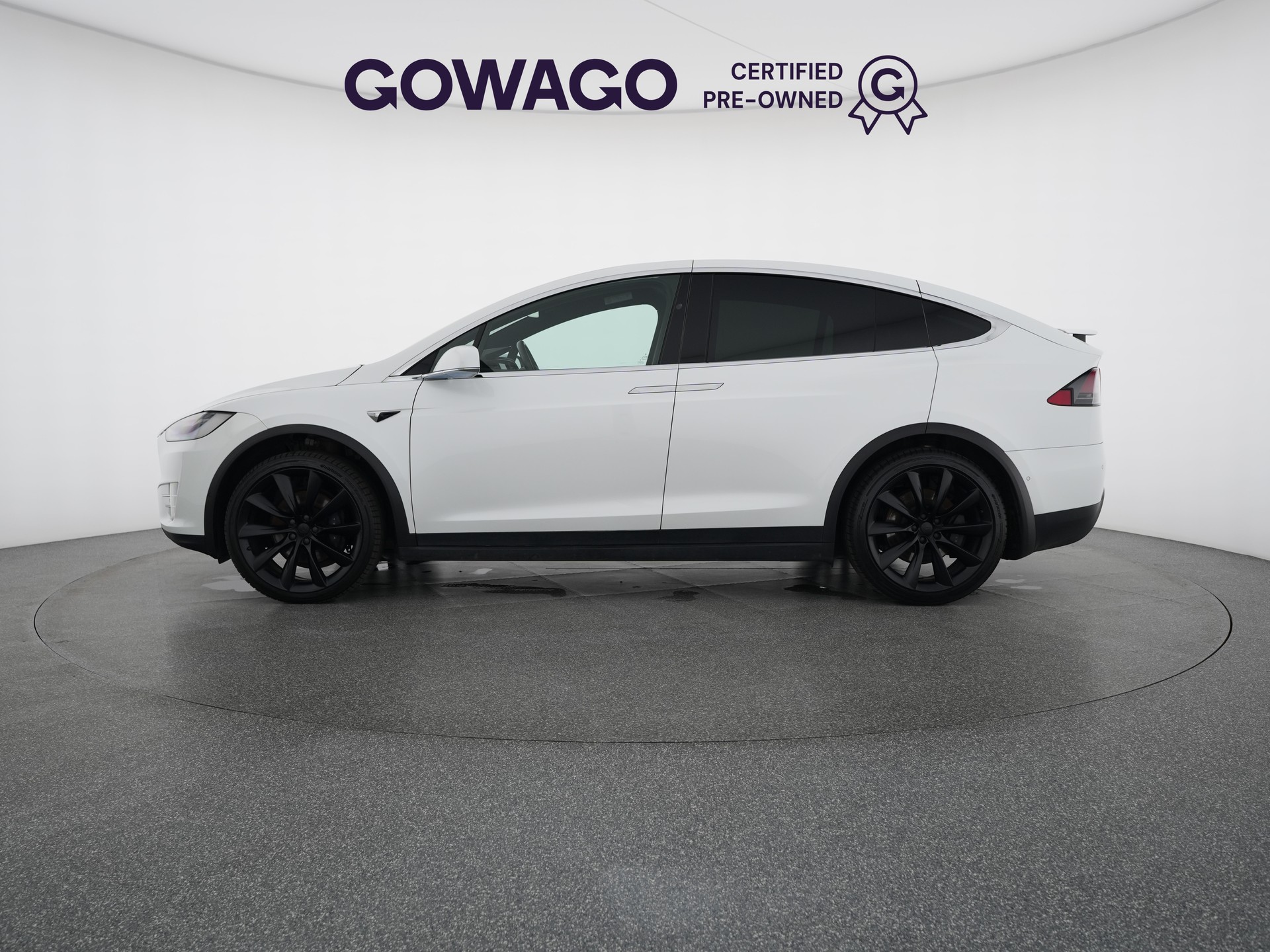 TESLA Model X Long Range Maximale-Reichweite-showroom-element-1