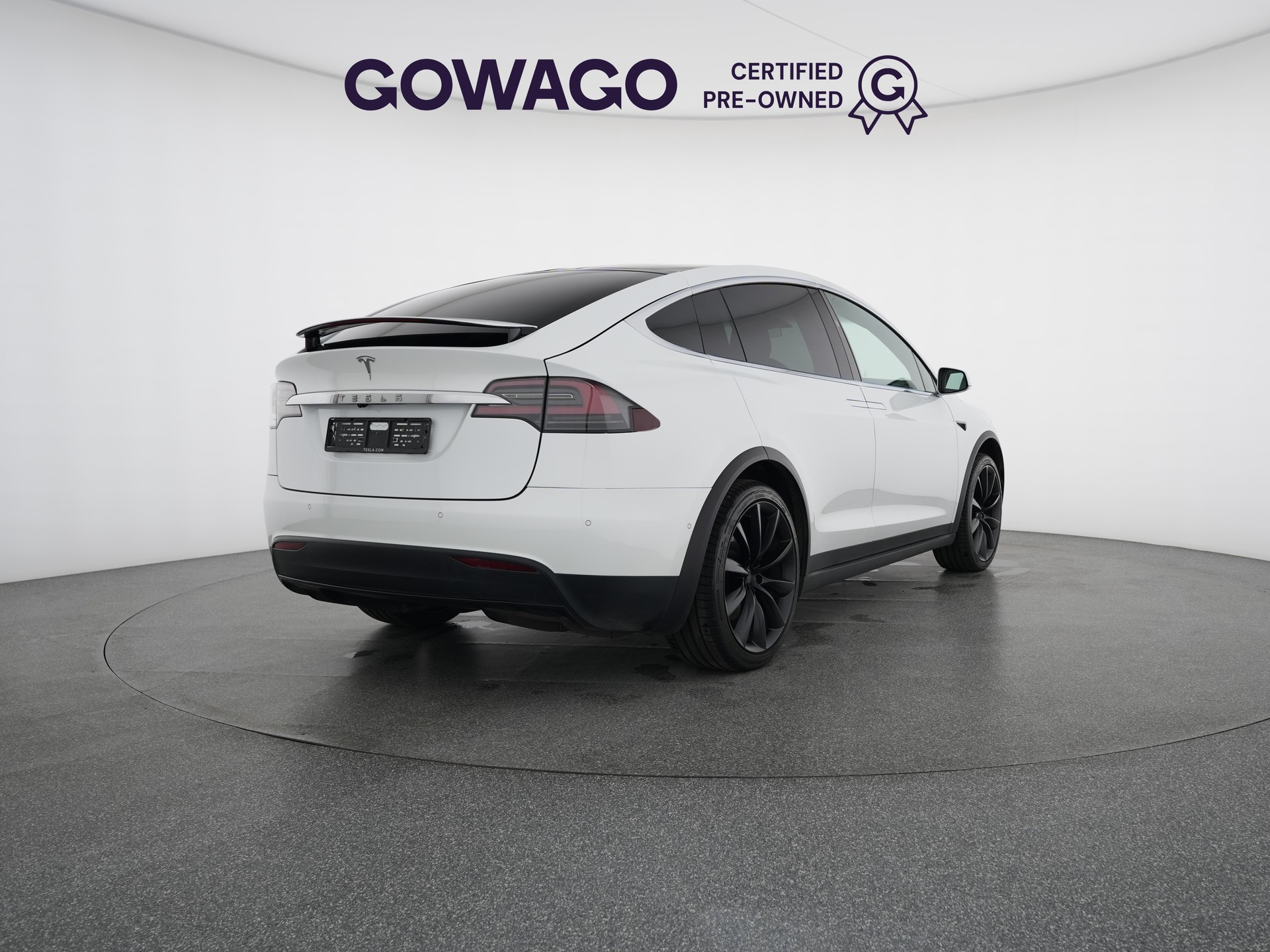 TESLA Model X Long Range Maximale-Reichweite-showroom-element-3