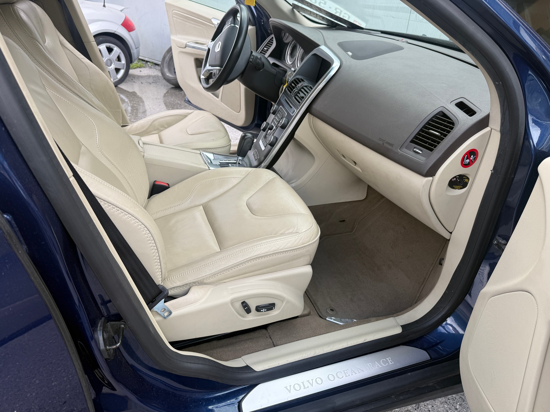 VOLVO XC60 D5 AWD OceanRace Geartronic-image-8