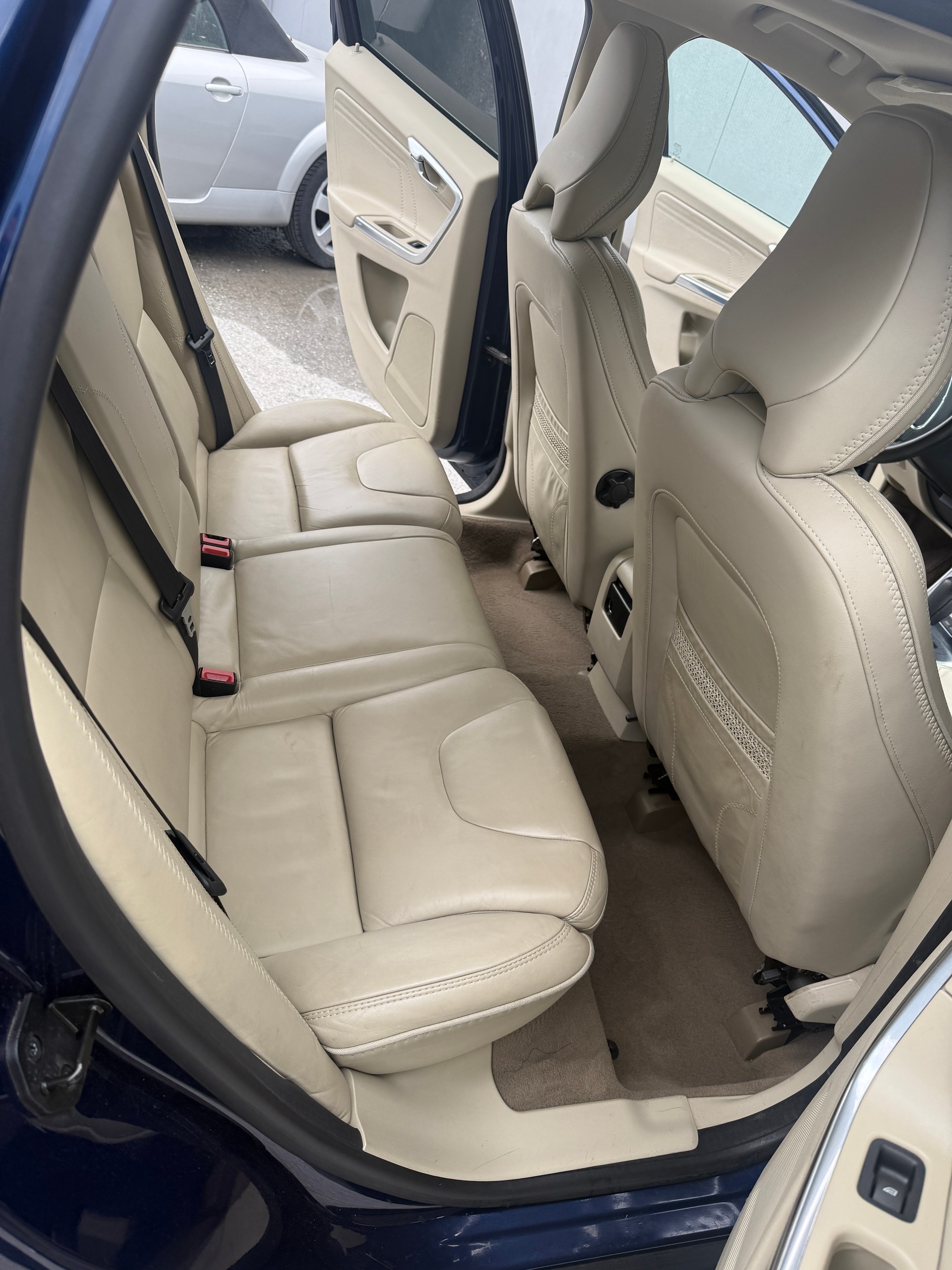 VOLVO XC60 D5 AWD OceanRace Geartronic-image-10