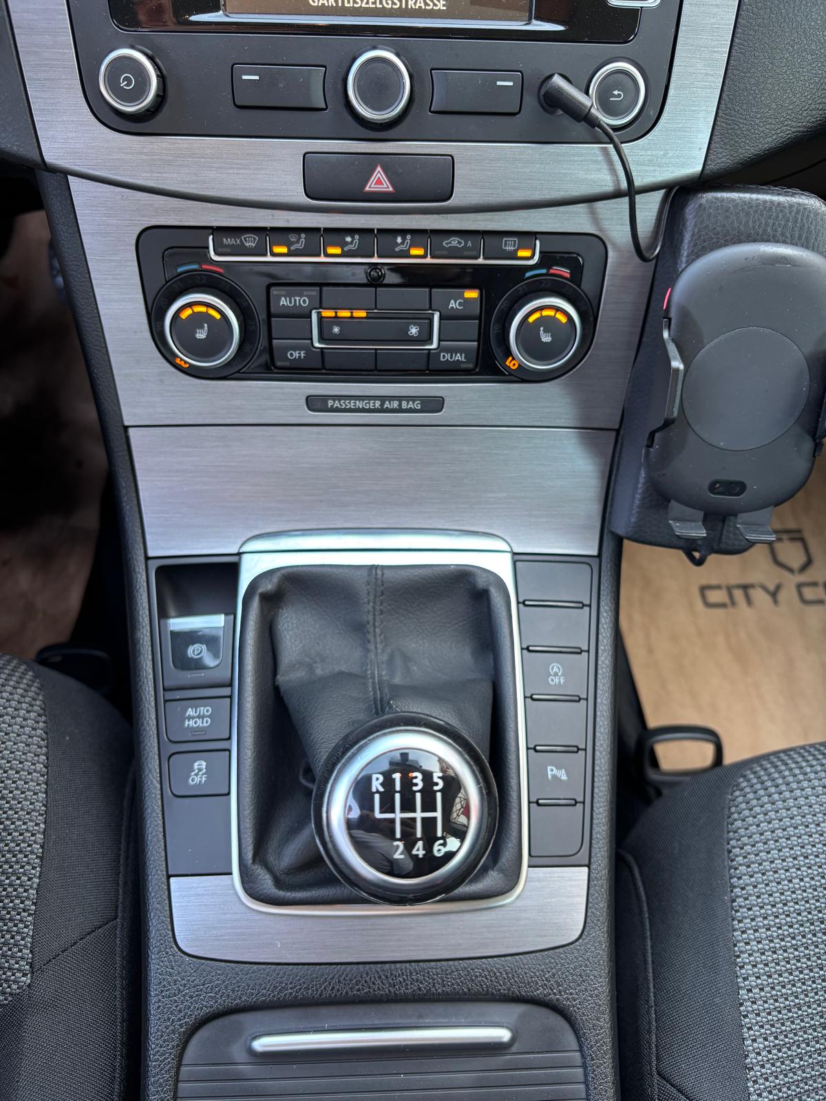 VW Passat Variant 1.4 TSI BMT Trendline-image-13
