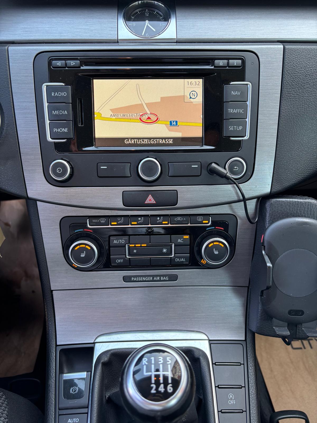 VW Passat Variant 1.4 TSI BMT Trendline-image-12