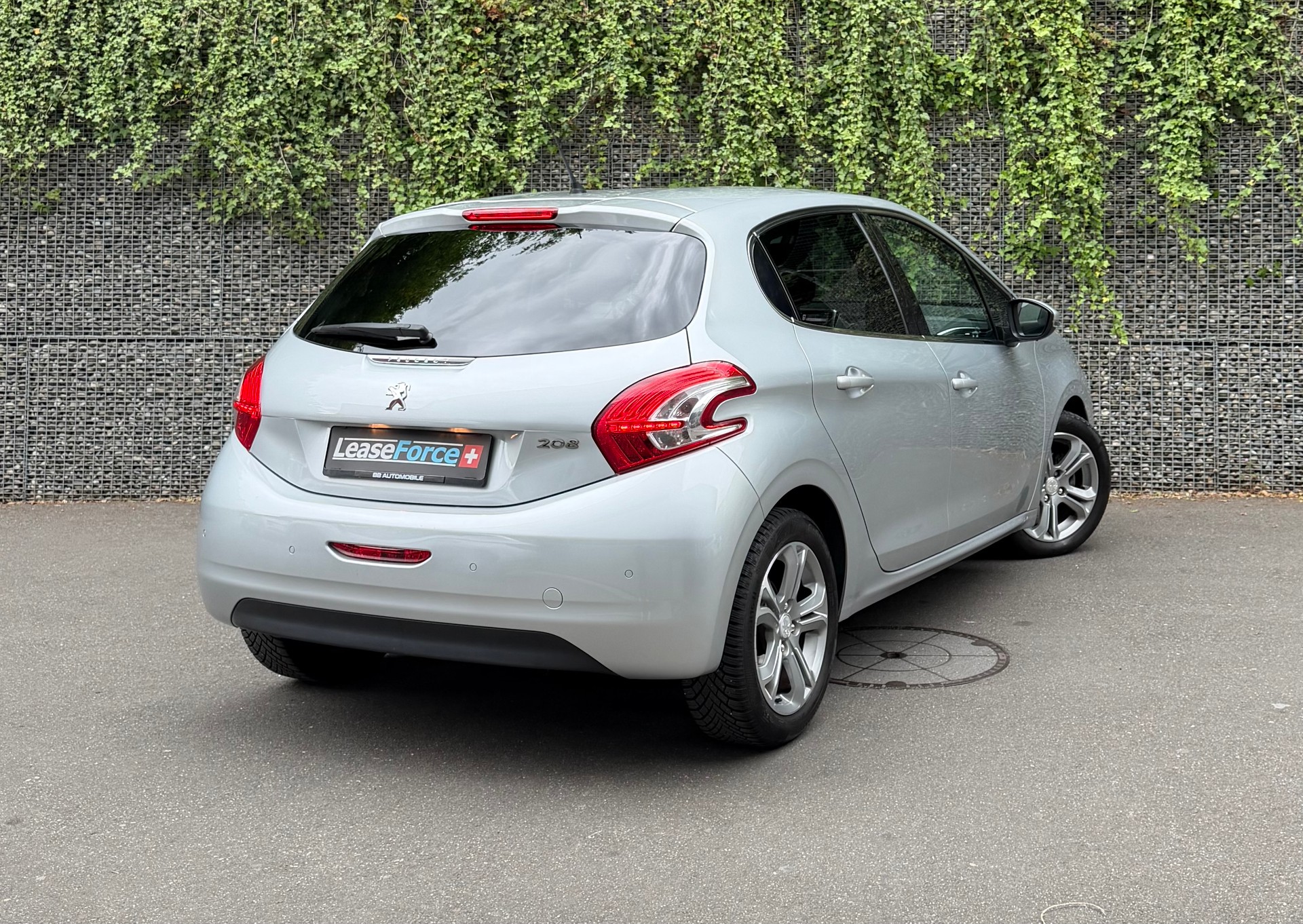 PEUGEOT 208 1.6 VTI Intuitive 1 Jahr Garantie-image-4