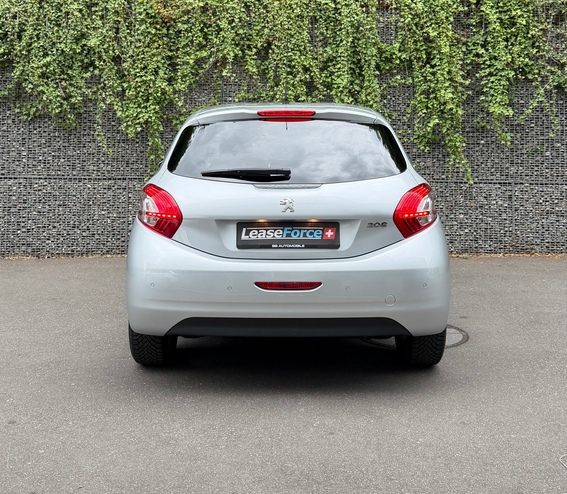 PEUGEOT 208 1.6 VTI Intuitive 1 Jahr Garantie-image-3