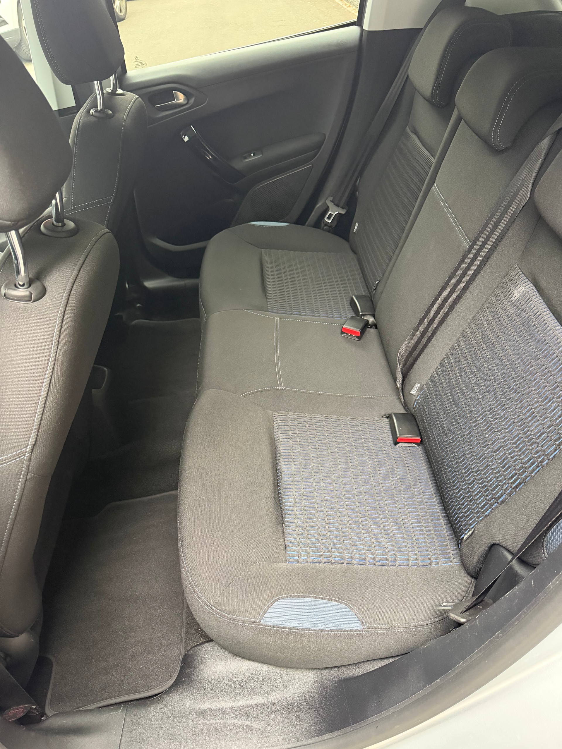 PEUGEOT 208 1.6 VTI Intuitive 1 Jahr Garantie-image-11
