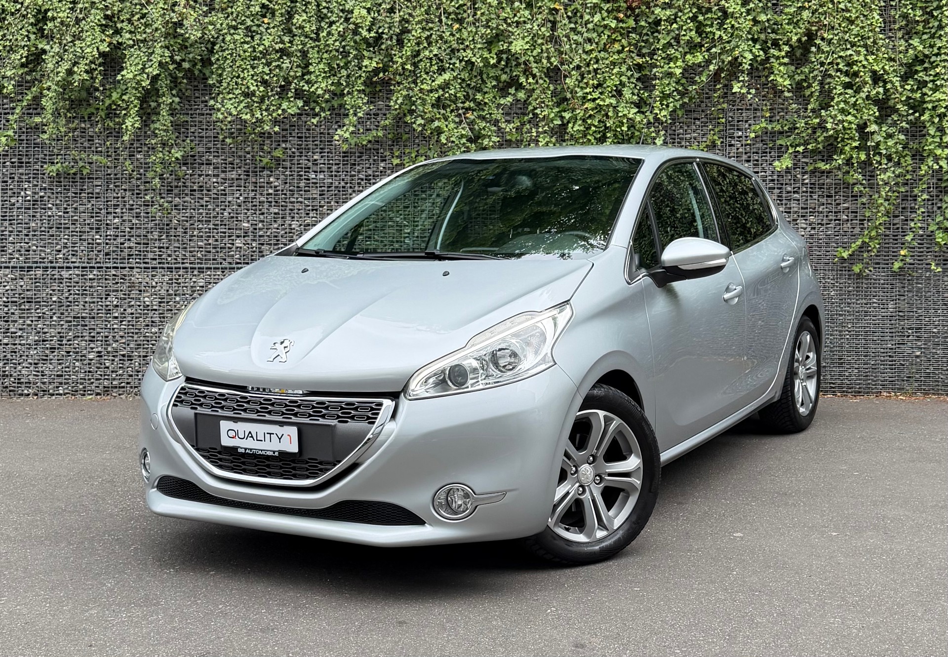 PEUGEOT 208 1.6 VTI Intuitive 1 Jahr Garantie