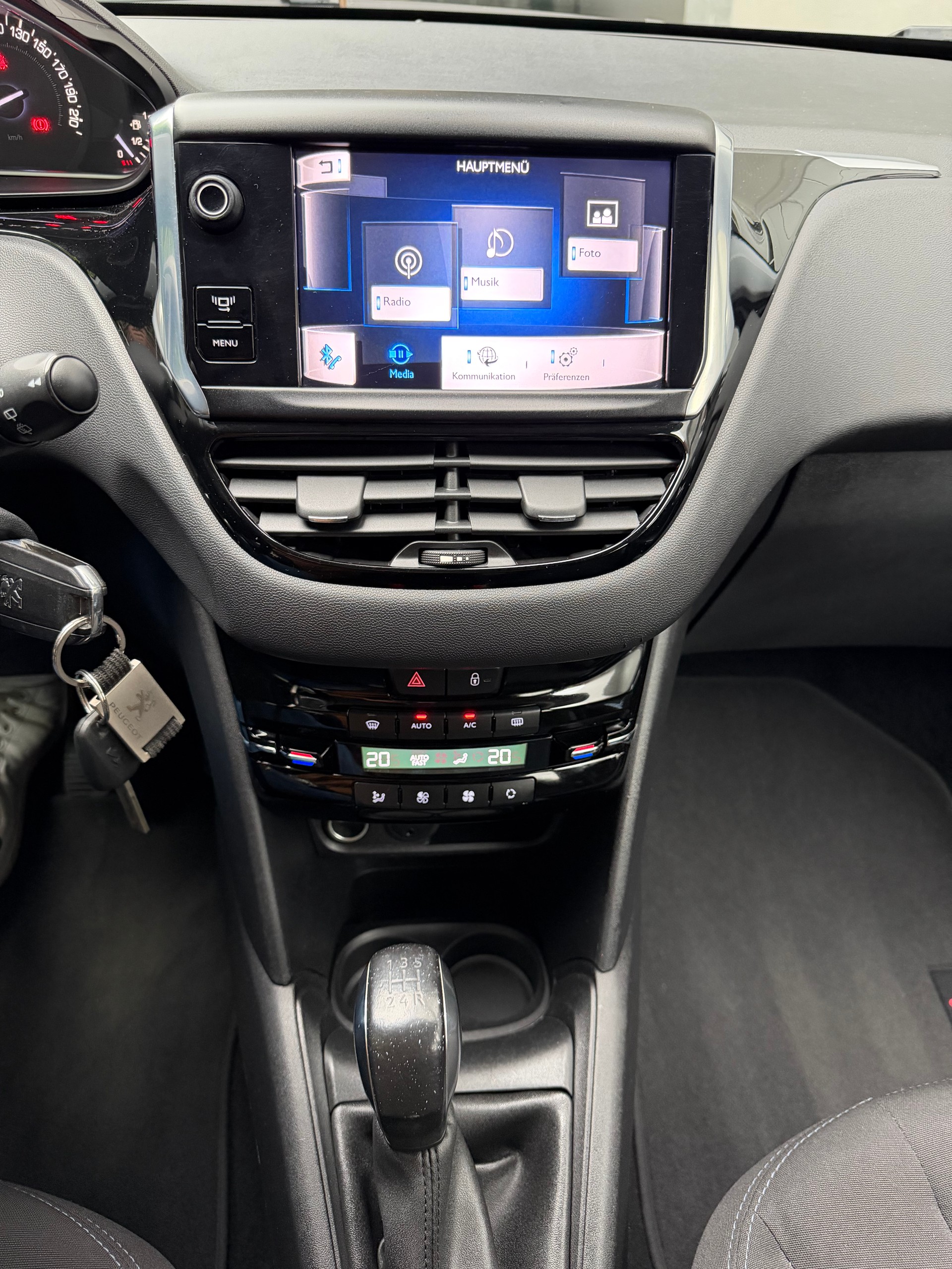 PEUGEOT 208 1.6 VTI Intuitive 1 Jahr Garantie-image-12