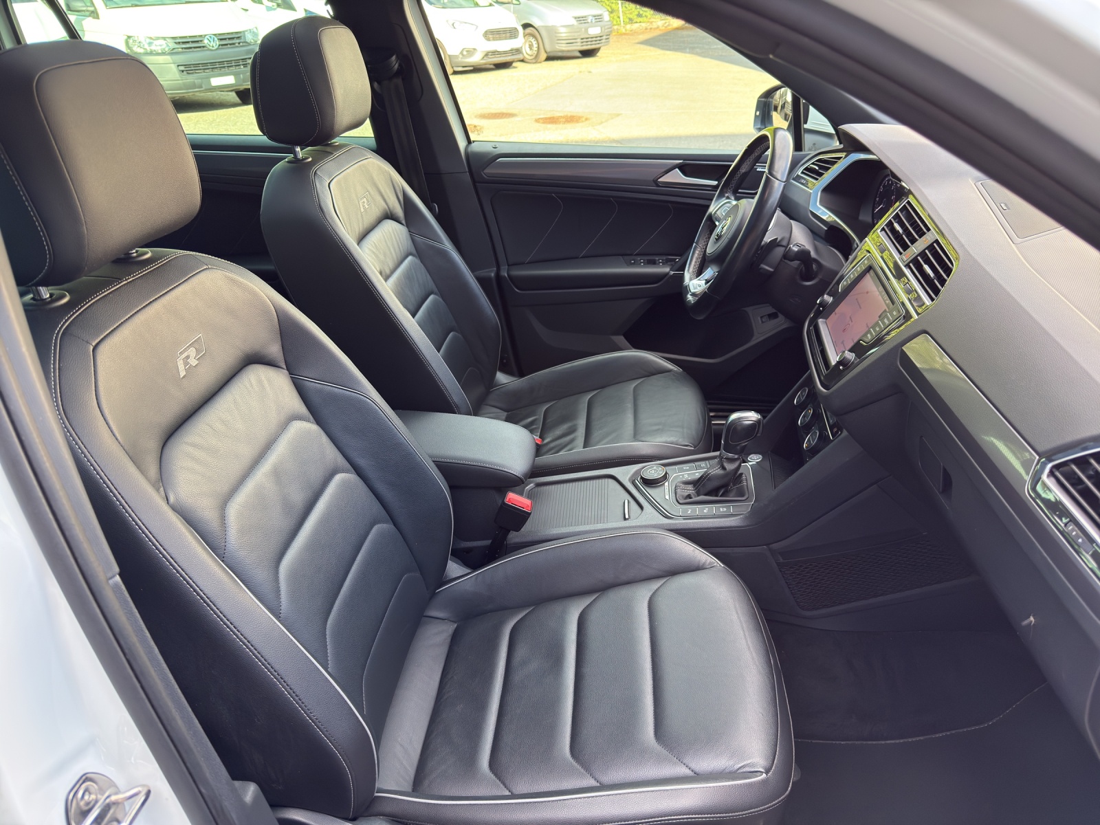 VW Tiguan 2.0TSI Highline *R-LINE* 4Motion* 220PS*-image-12