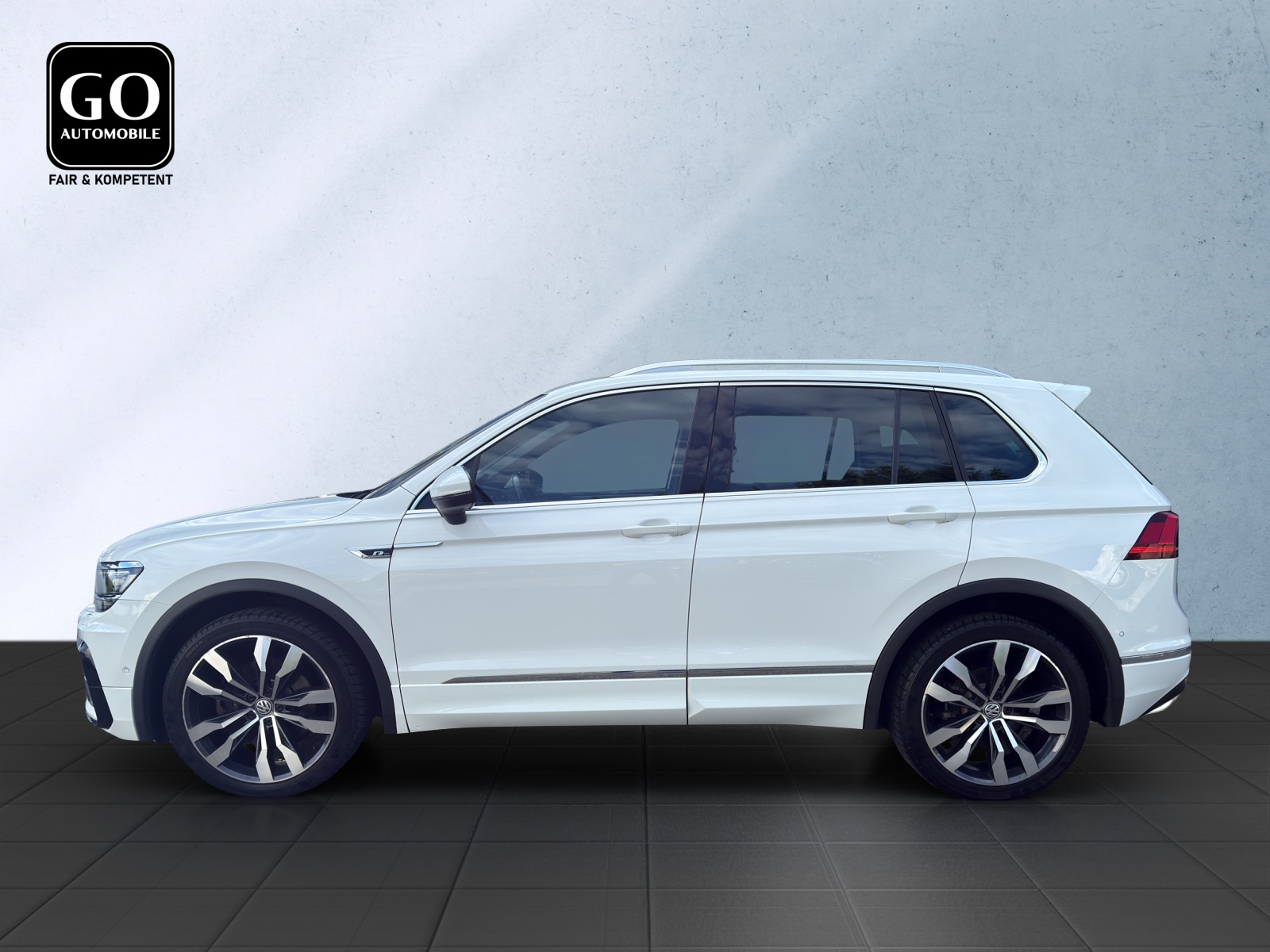 VW Tiguan 2.0TSI Highline *R-LINE* 4Motion* 220PS*-showroom-element-3