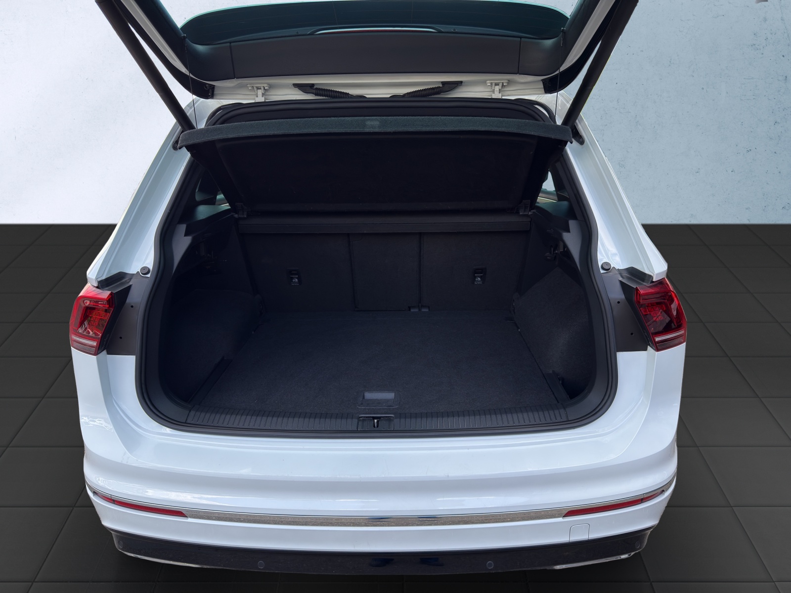VW Tiguan 2.0TSI Highline *R-LINE* 4Motion* 220PS*-image-17