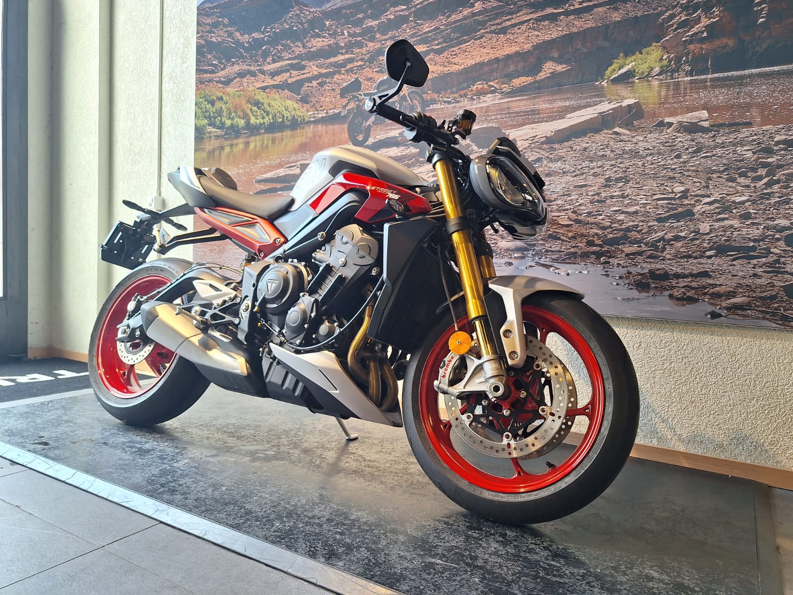 TRIUMPH Street Triple 765 RX-image-1