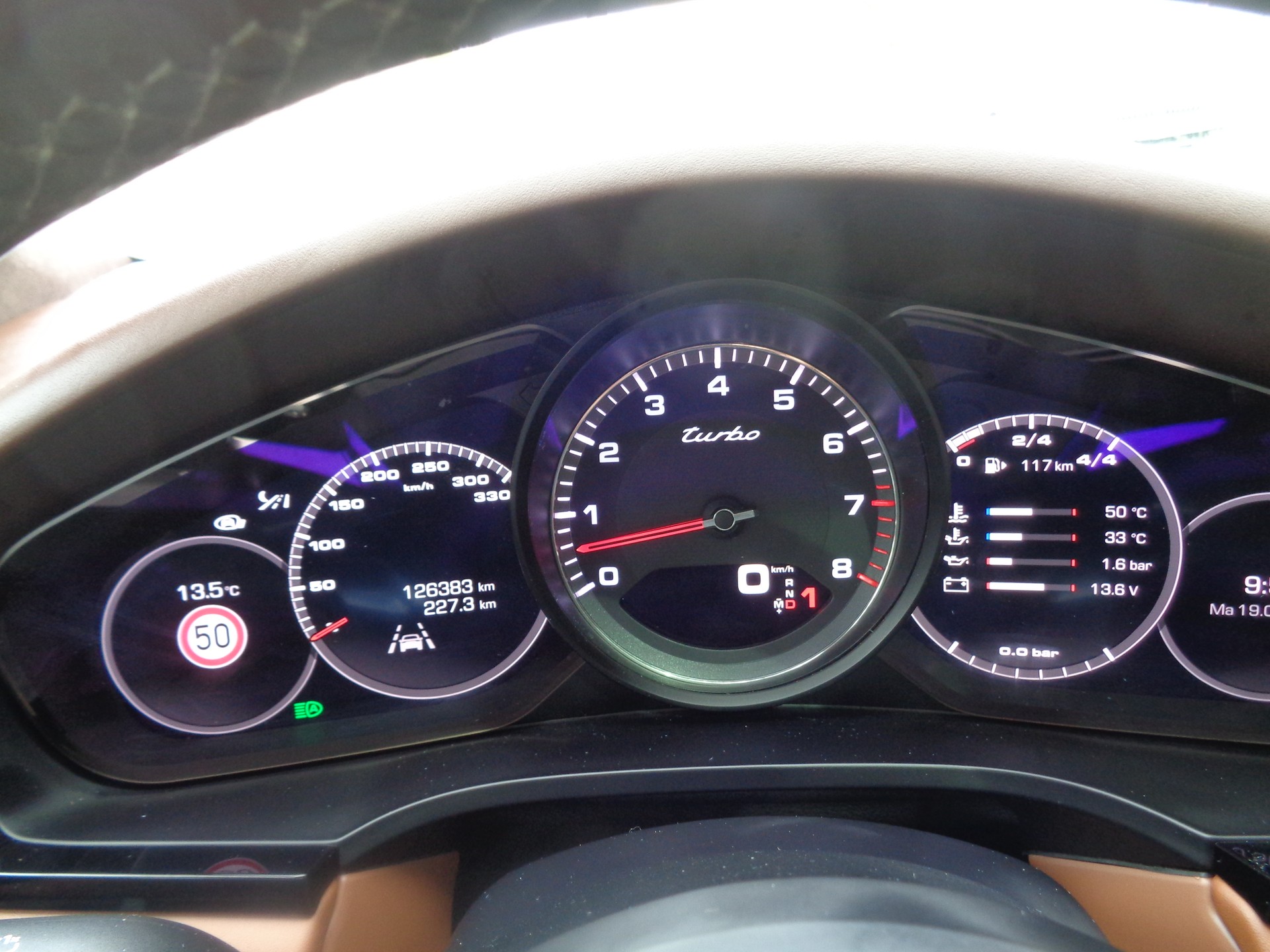 PORSCHE Cayenne Turbo-image-14