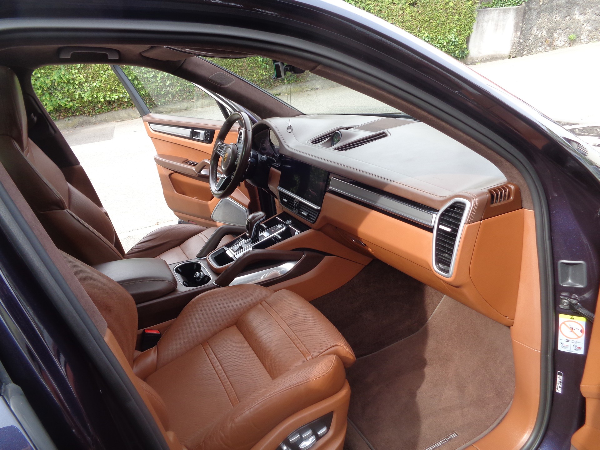 PORSCHE Cayenne Turbo-image-12