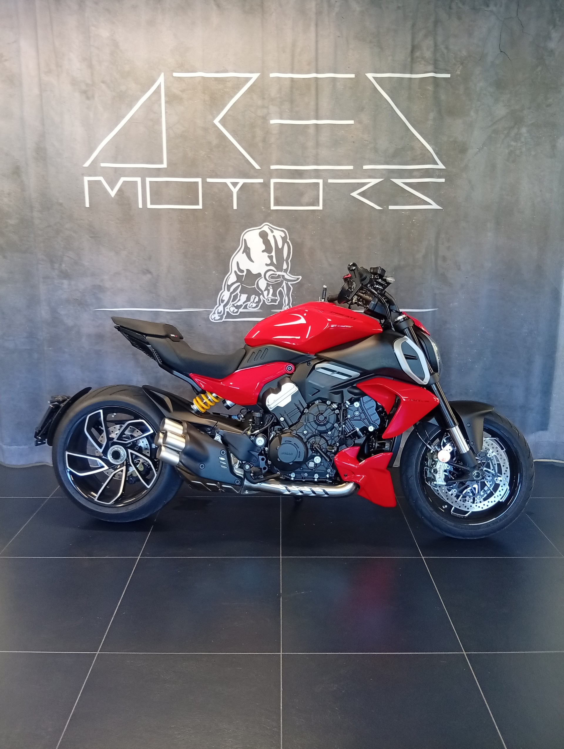 DUCATI Diavel V4