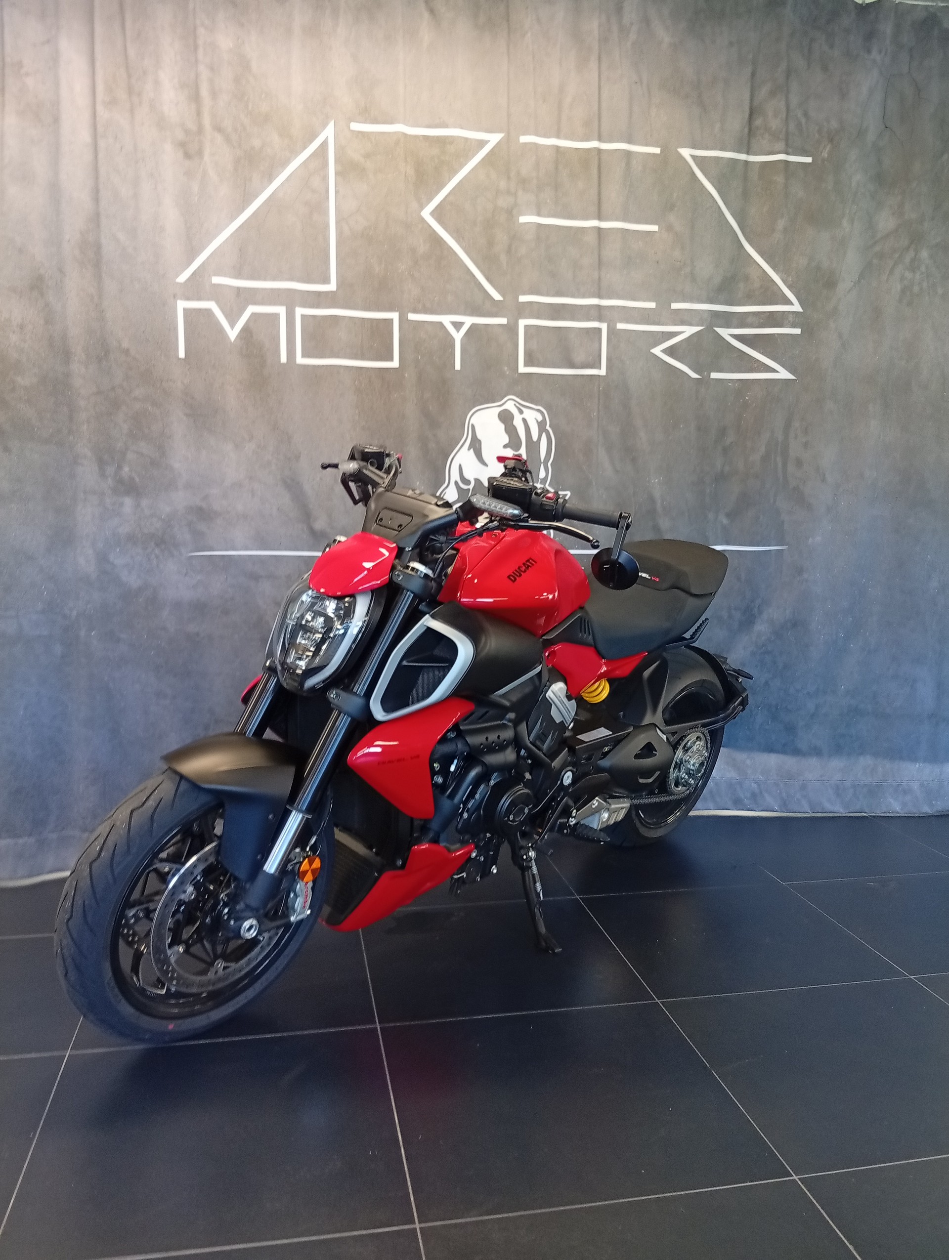 DUCATI Diavel V4-showroom-element-3
