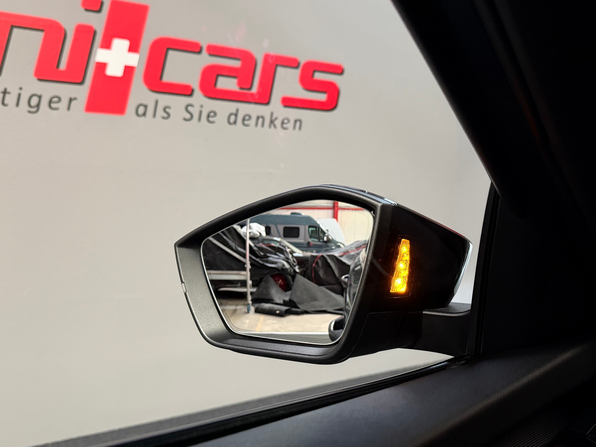SKODA Octavia Combi 2.0 TSI DSG RS-image-24
