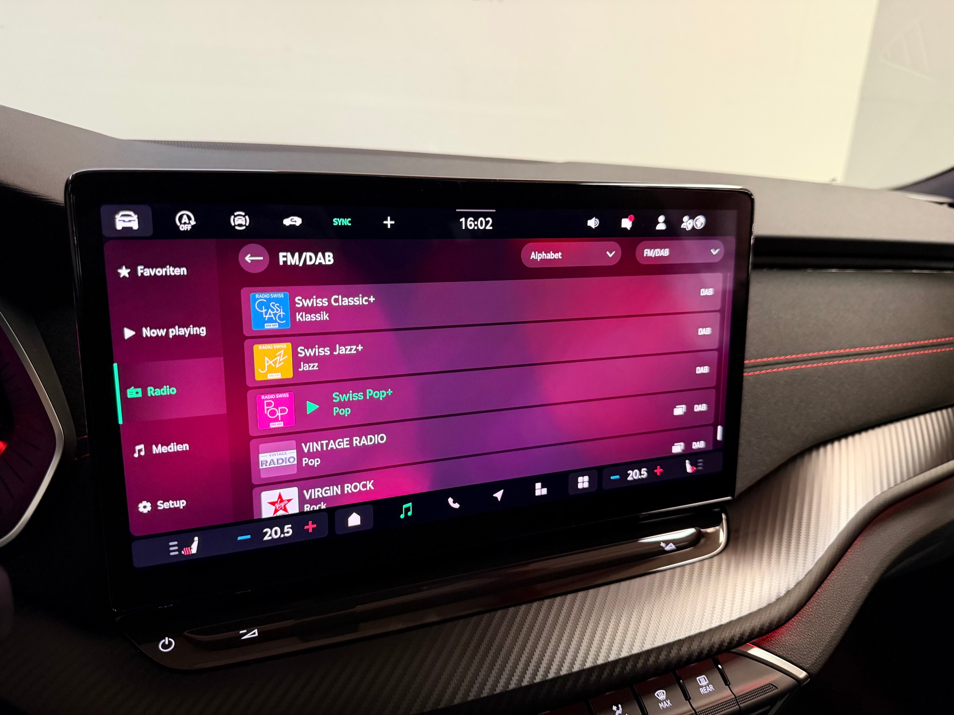 SKODA Octavia Combi 2.0 TSI DSG RS-image-16