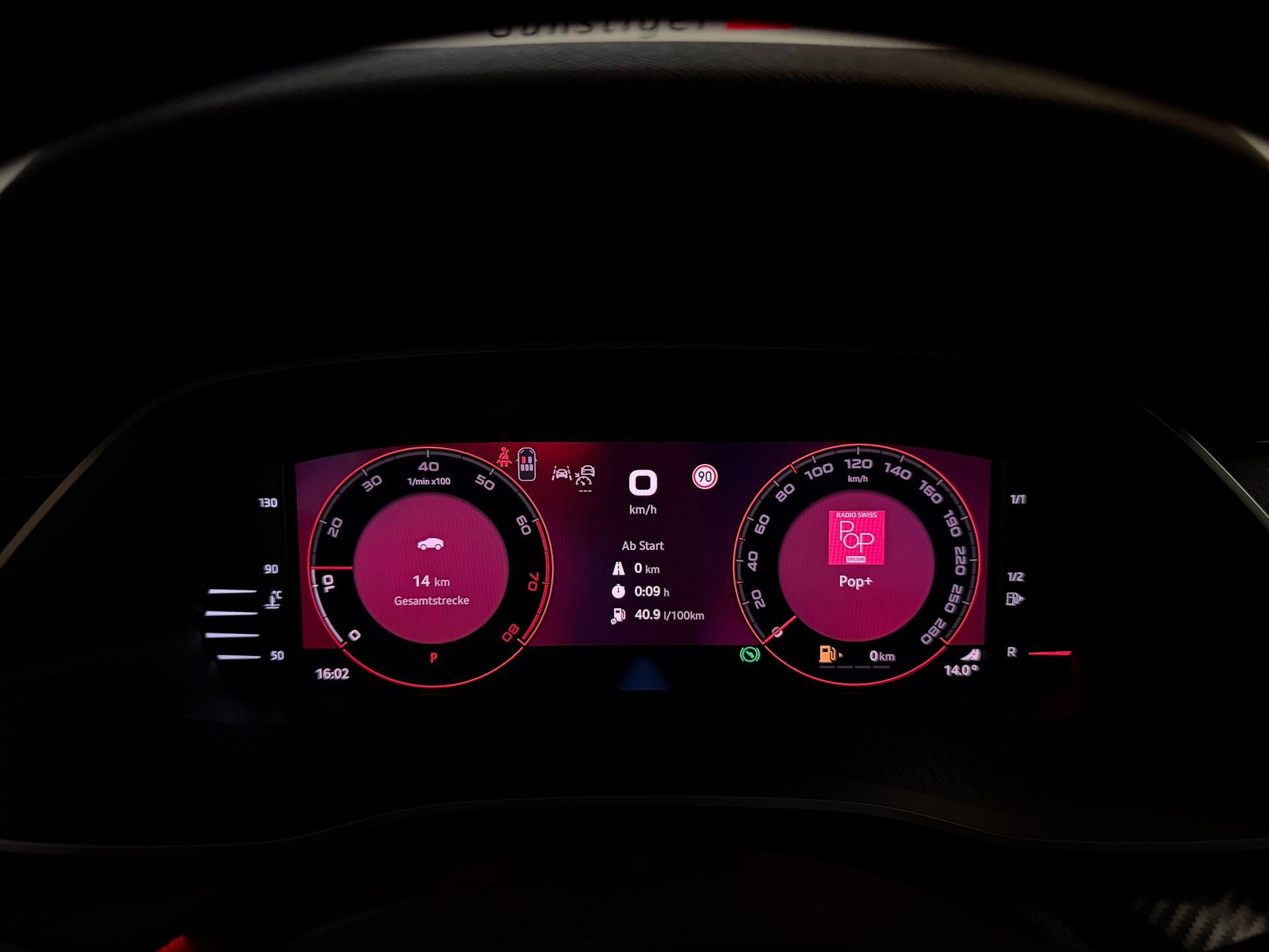 SKODA Octavia Combi 2.0 TSI DSG RS-image-17