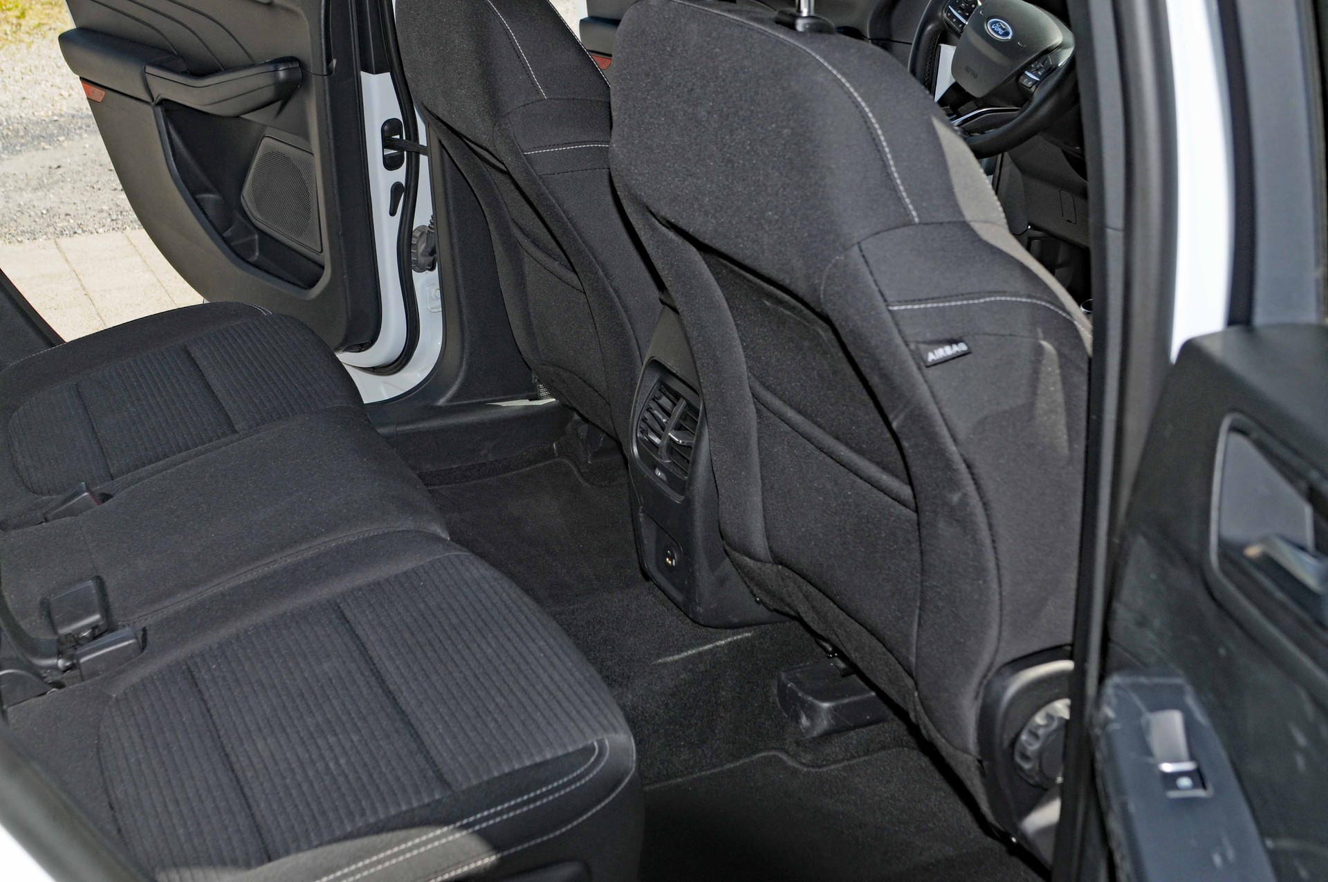 FORD Kuga 2.0 TDCi EcoBlue Titanium 4WD-image-18