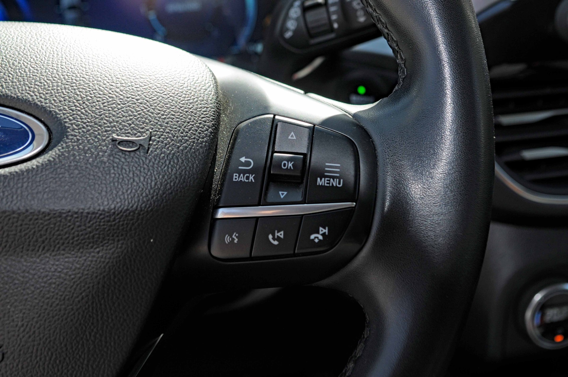 FORD Kuga 2.0 TDCi EcoBlue Titanium 4WD-image-15