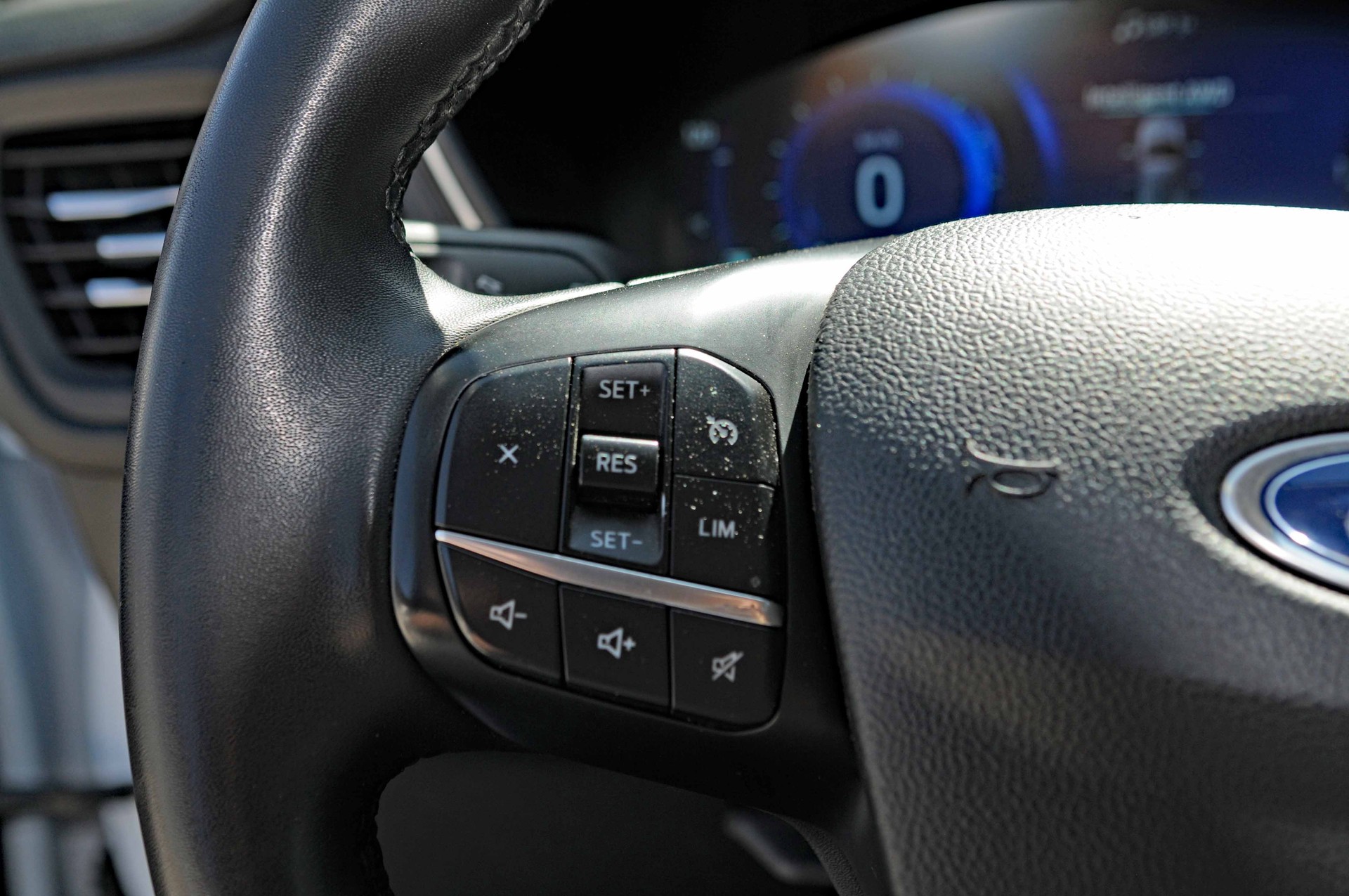 FORD Kuga 2.0 TDCi EcoBlue Titanium 4WD-image-14