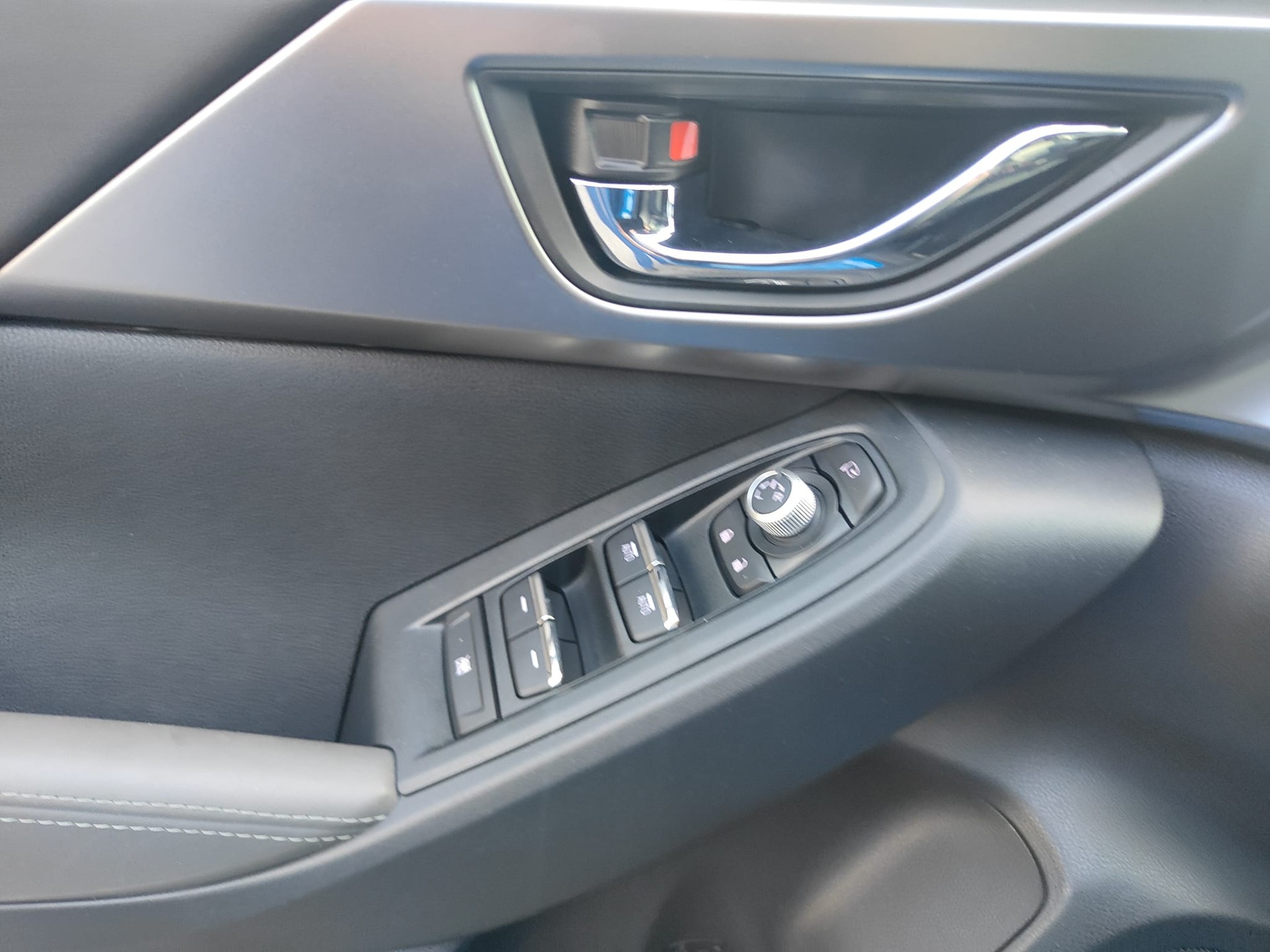SUBARU Impreza 2.0 e-Boxer Luxury AWD Lineartronic-image-19