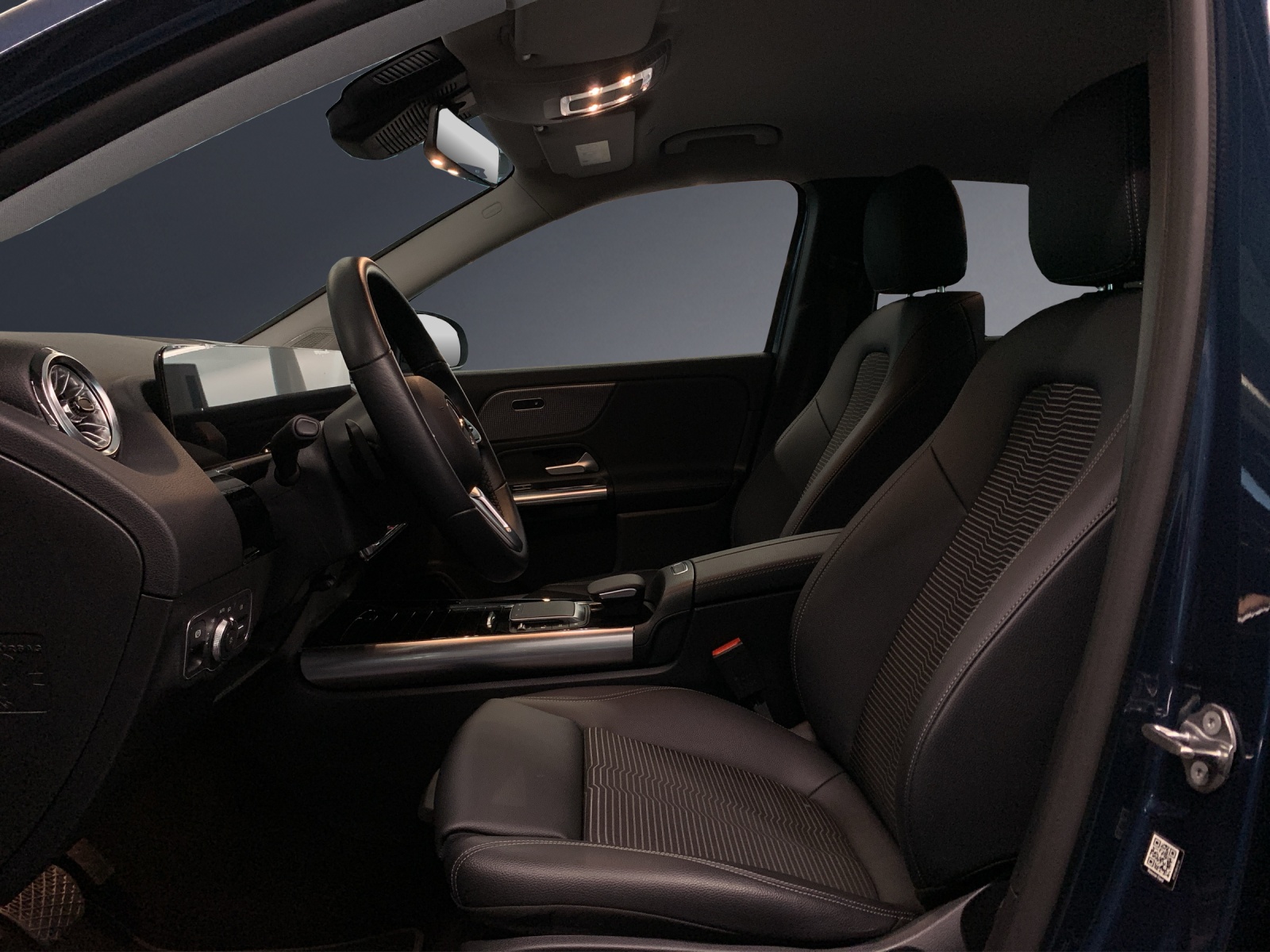 MERCEDES-BENZ EQA 250-image-5