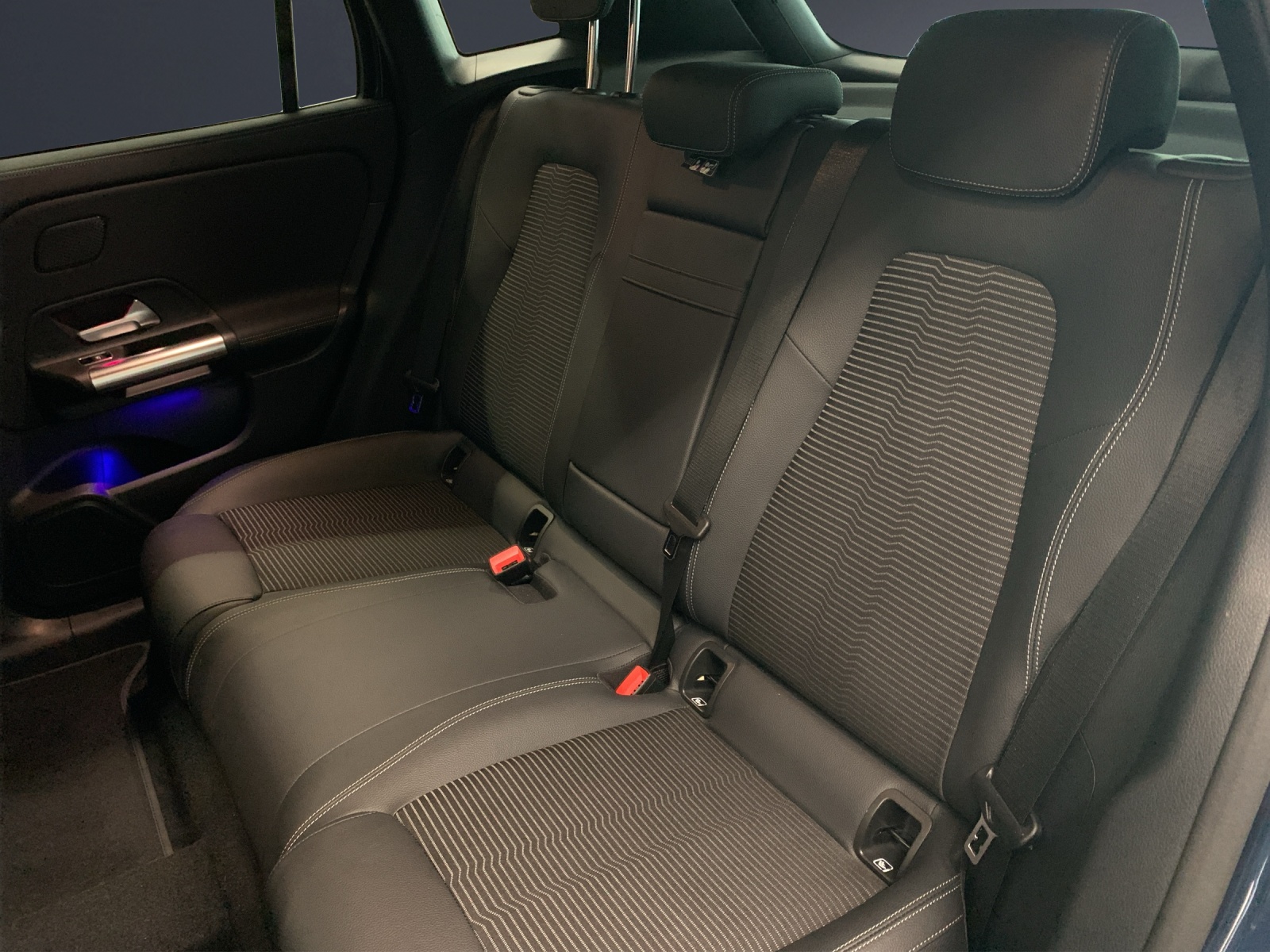 MERCEDES-BENZ EQA 250-image-11