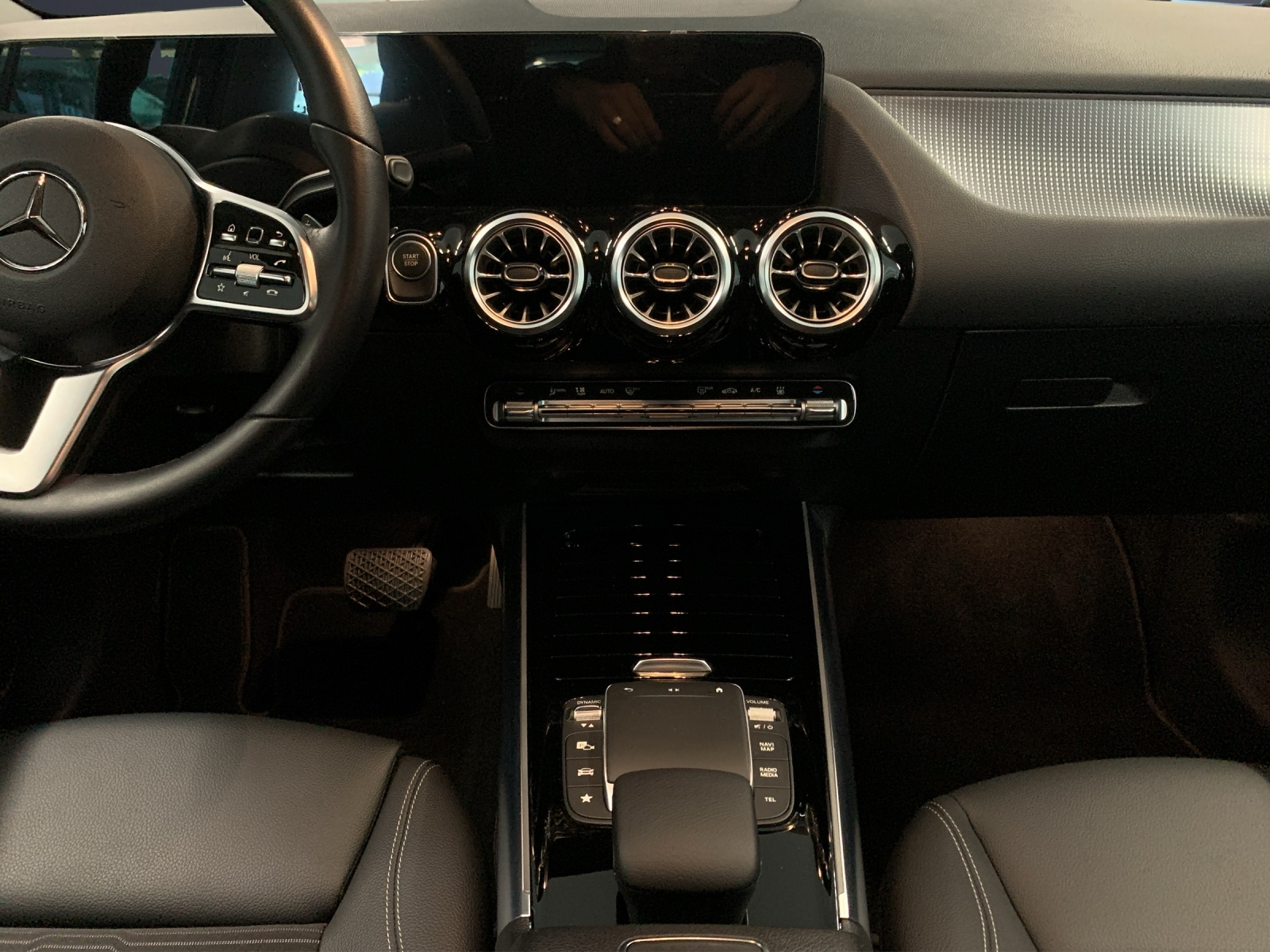 MERCEDES-BENZ EQA 250-image-9