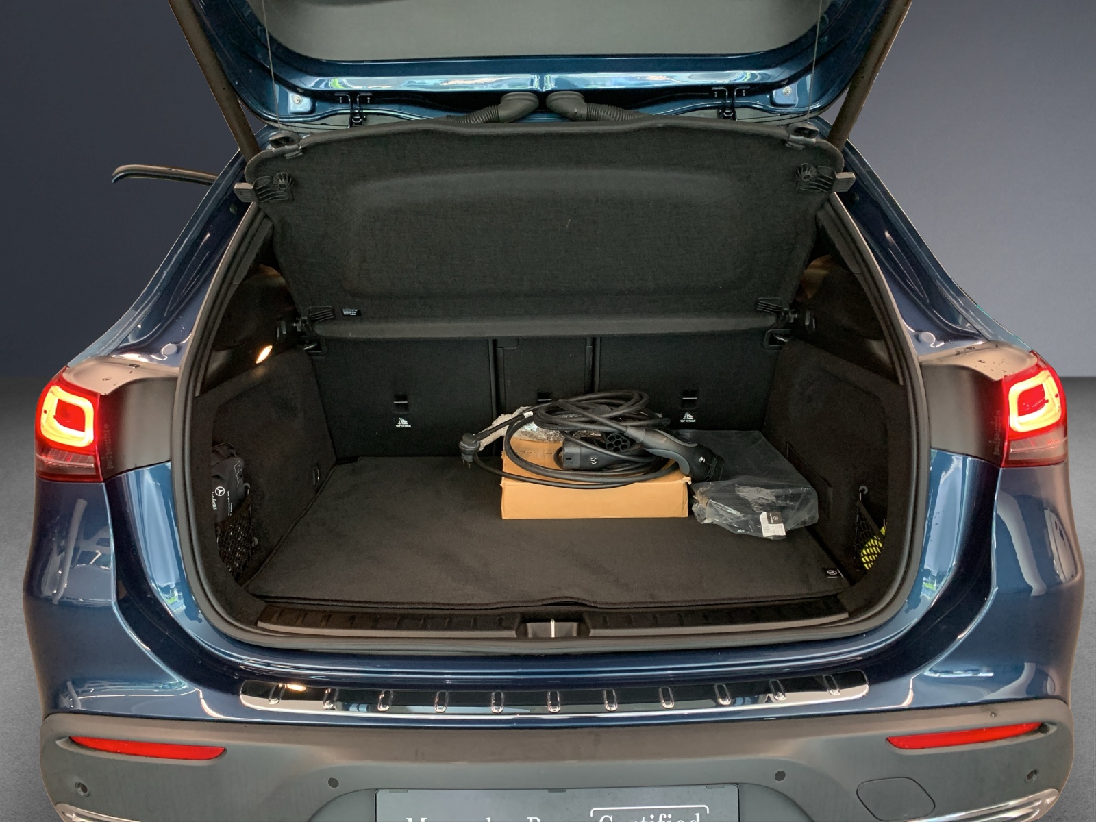 MERCEDES-BENZ EQA 250-image-12