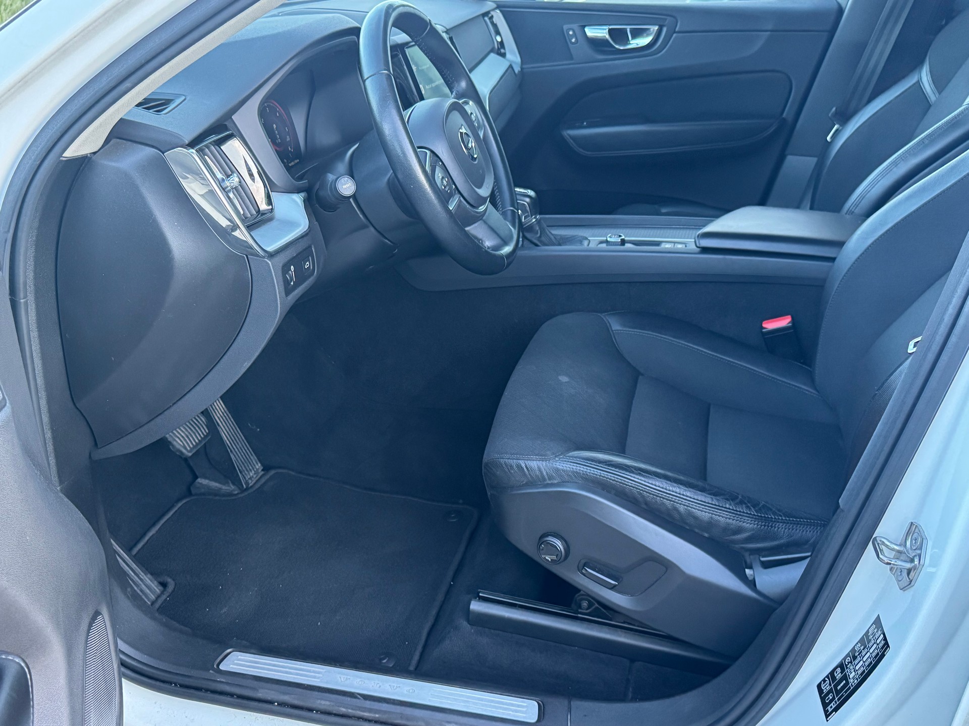 VOLVO XC60 D4 AWD Inscription Geartronic-image-10