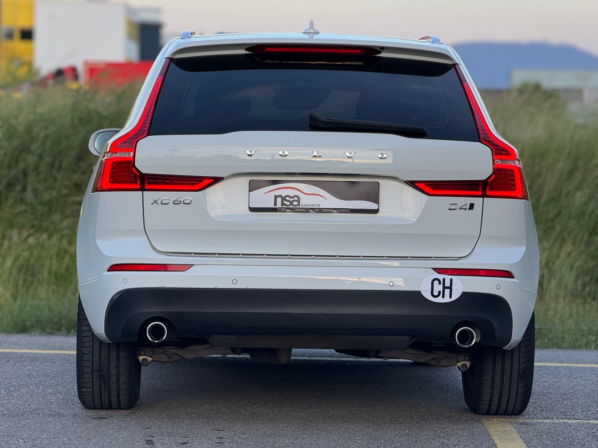VOLVO XC60 D4 AWD Inscription Geartronic-image-4
