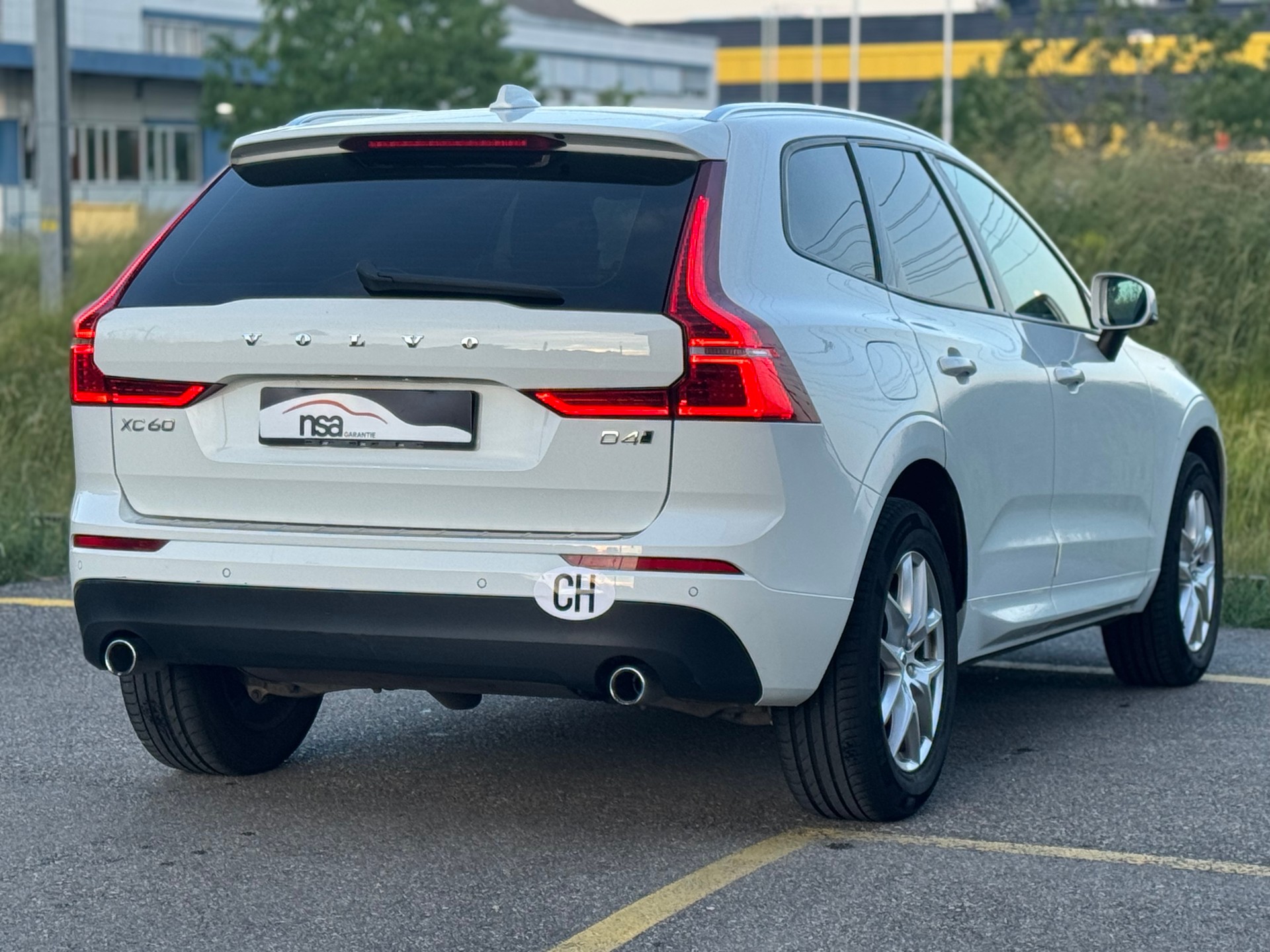 VOLVO XC60 D4 AWD Inscription Geartronic-image-3