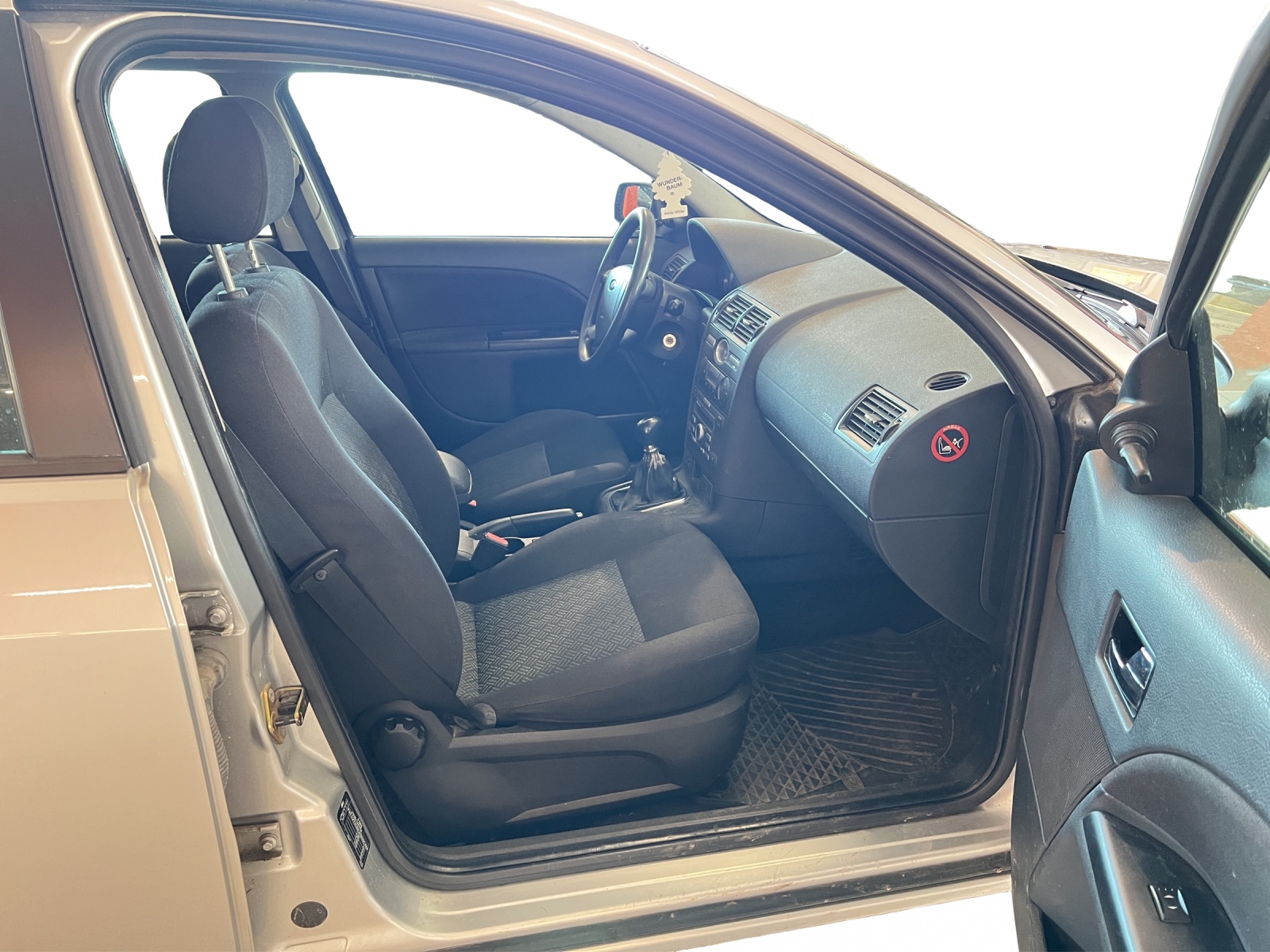 FORD Mondeo 2.0 TDCi 16V Ambiente-image-6