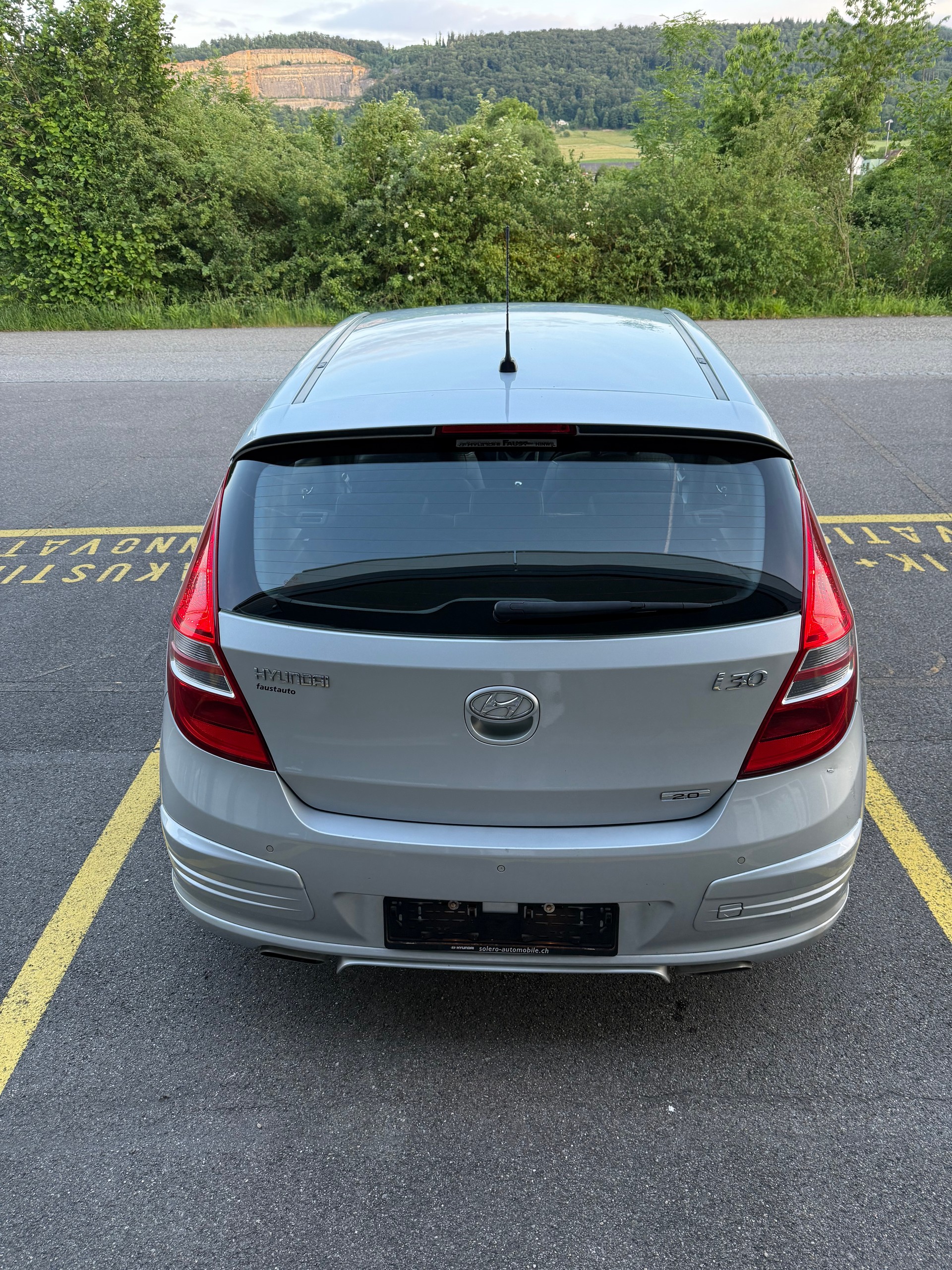 HYUNDAI i30 2.0 Premium-image-7