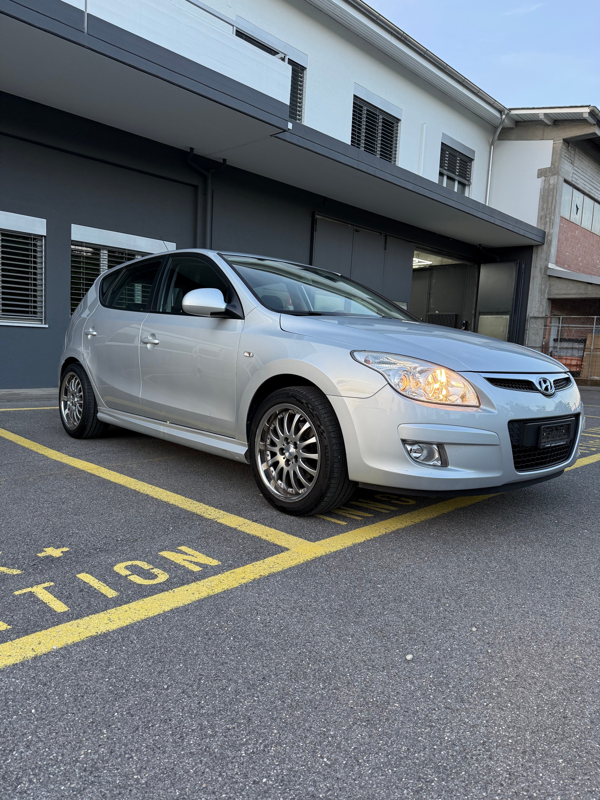 HYUNDAI i30 2.0 Premium-image-2
