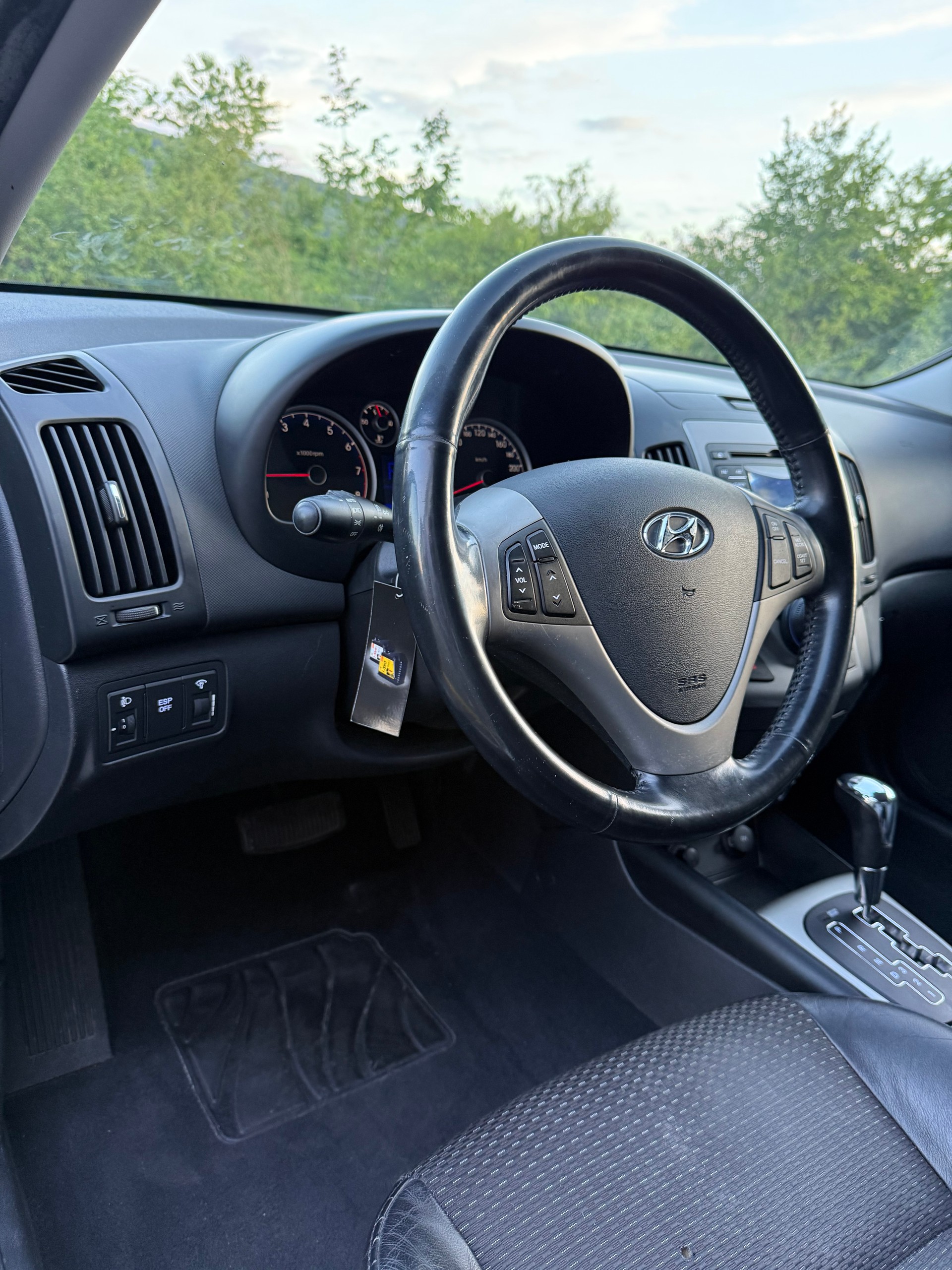 HYUNDAI i30 2.0 Premium-image-14