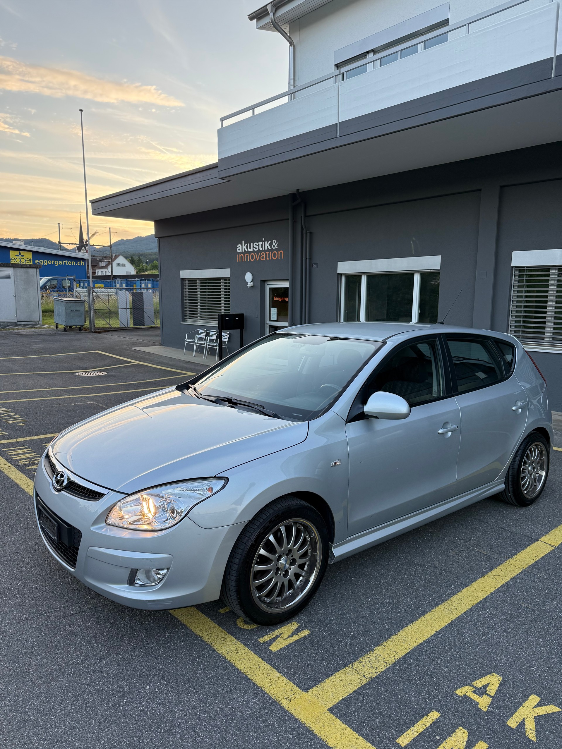HYUNDAI i30 2.0 Premium-image-3